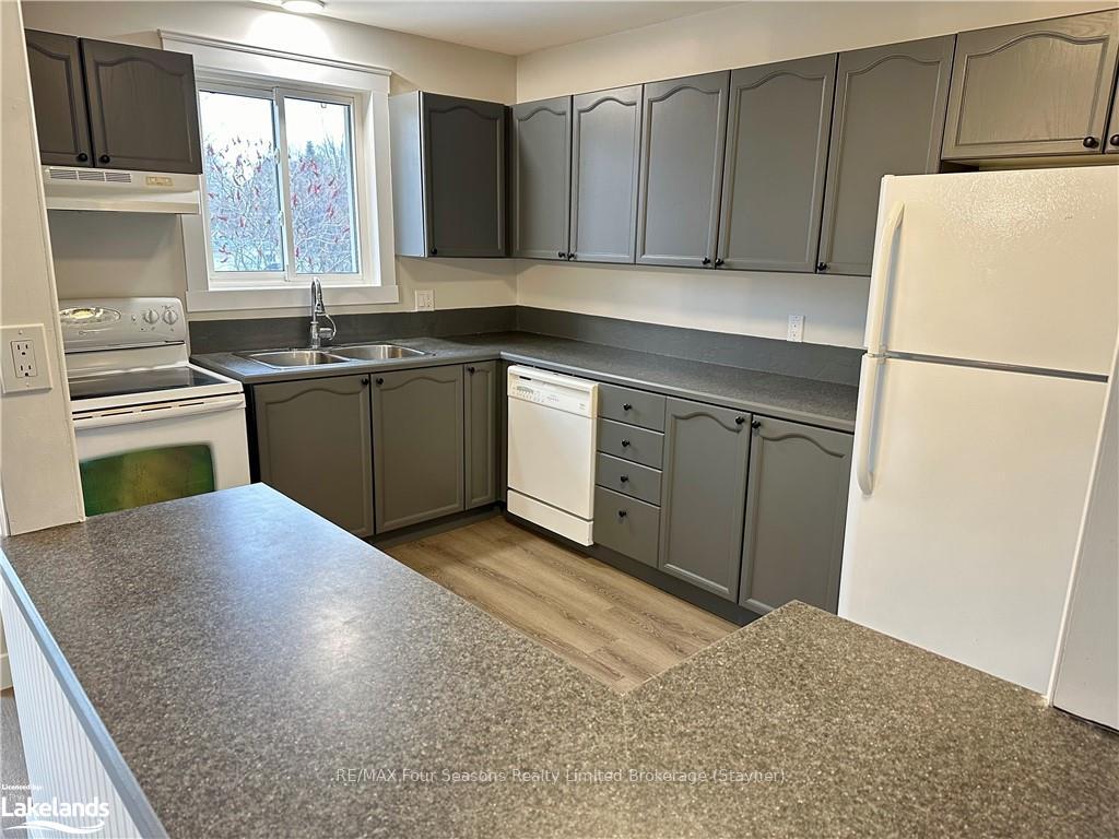 Photo 11 of 14 Korlea Crescent, Orillia — HOMEH