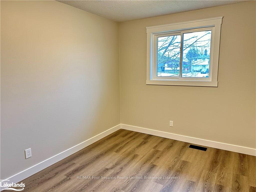 Photo 17 of 14 Korlea Crescent, Orillia — HOMEH