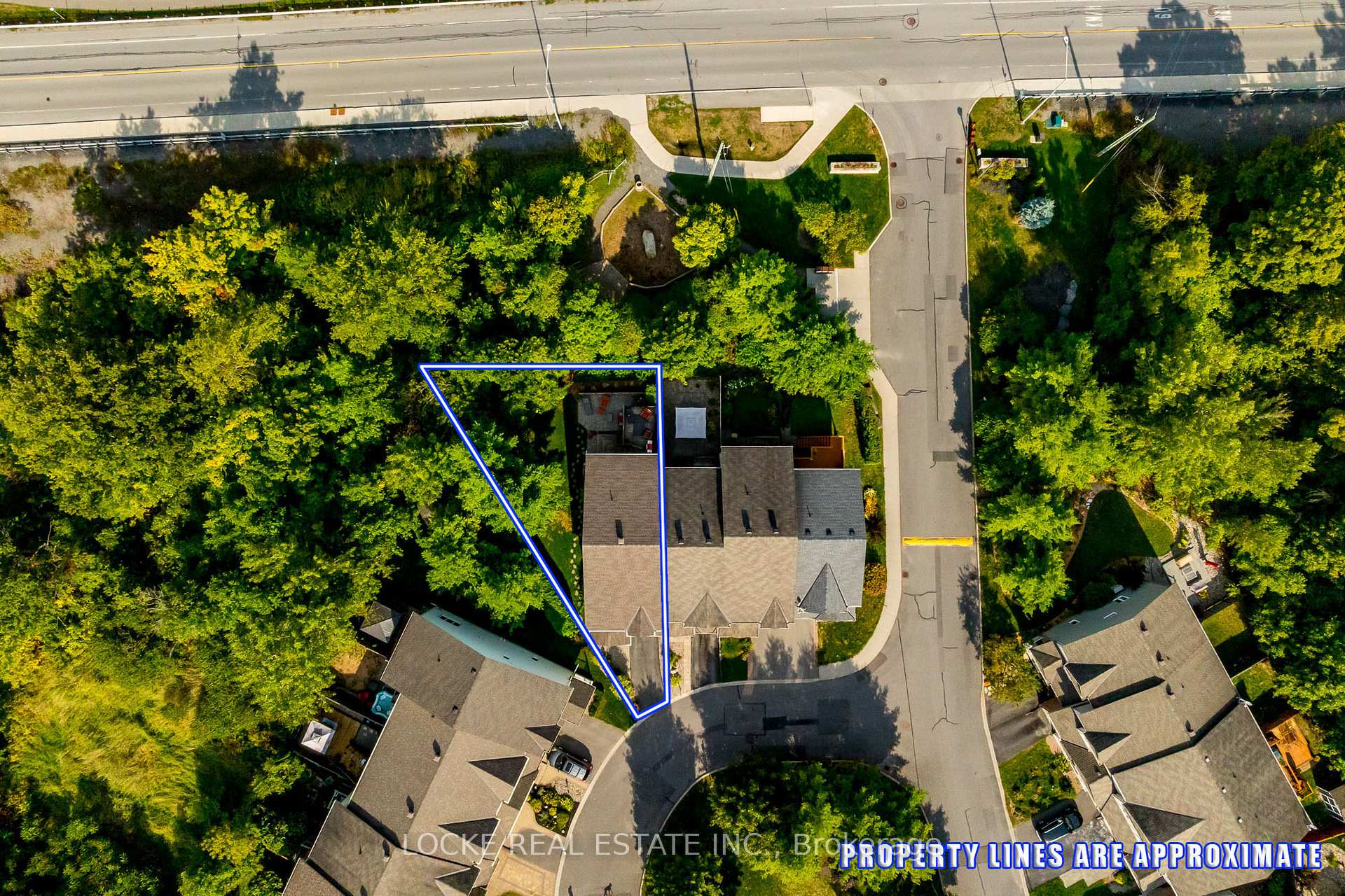 Photo 2 of 106 Parkrose Private, Ottawa, Chatelaine Village — HOMEH