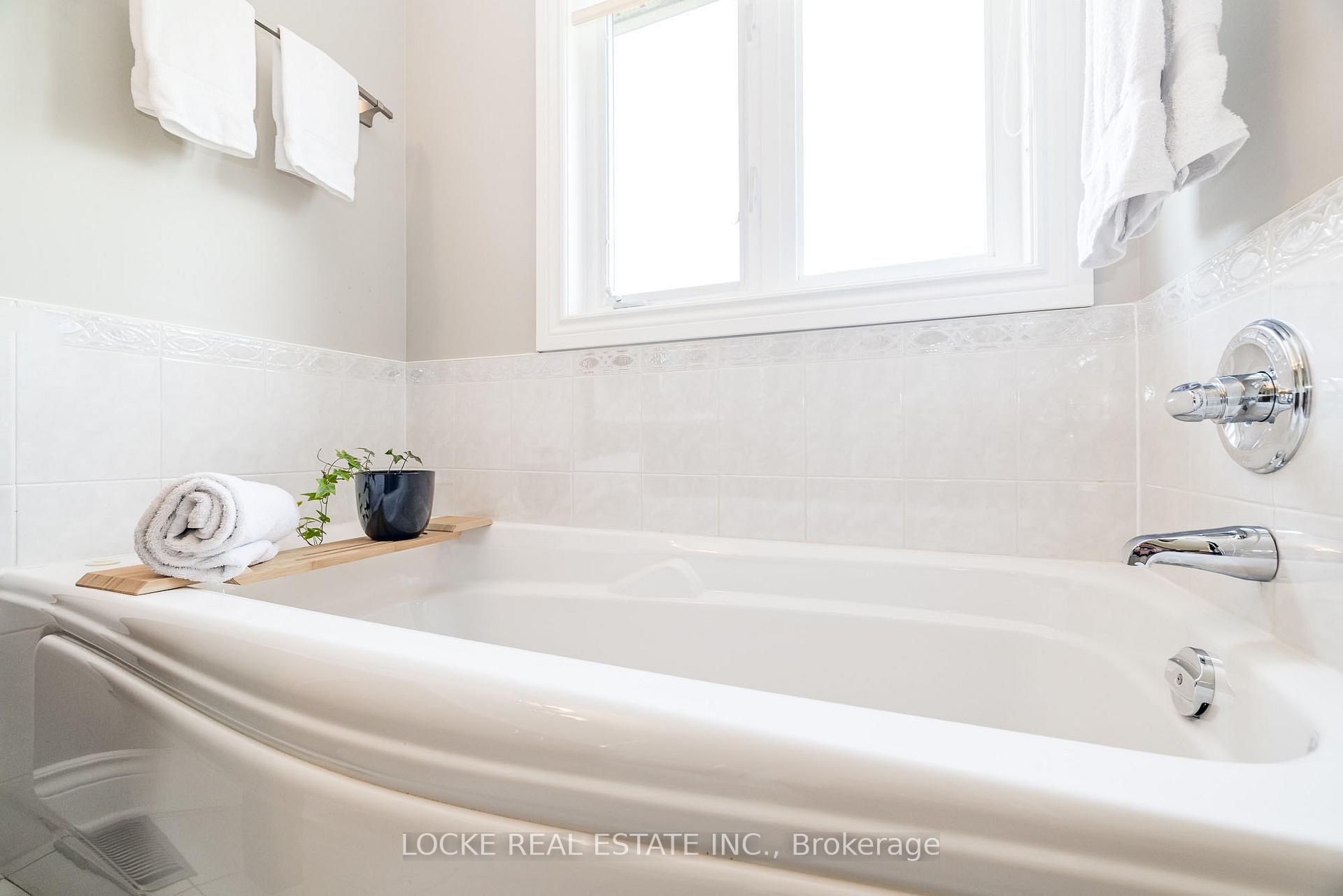 Photo 25 of 106 Parkrose Private, Ottawa, Chatelaine Village — HOMEH