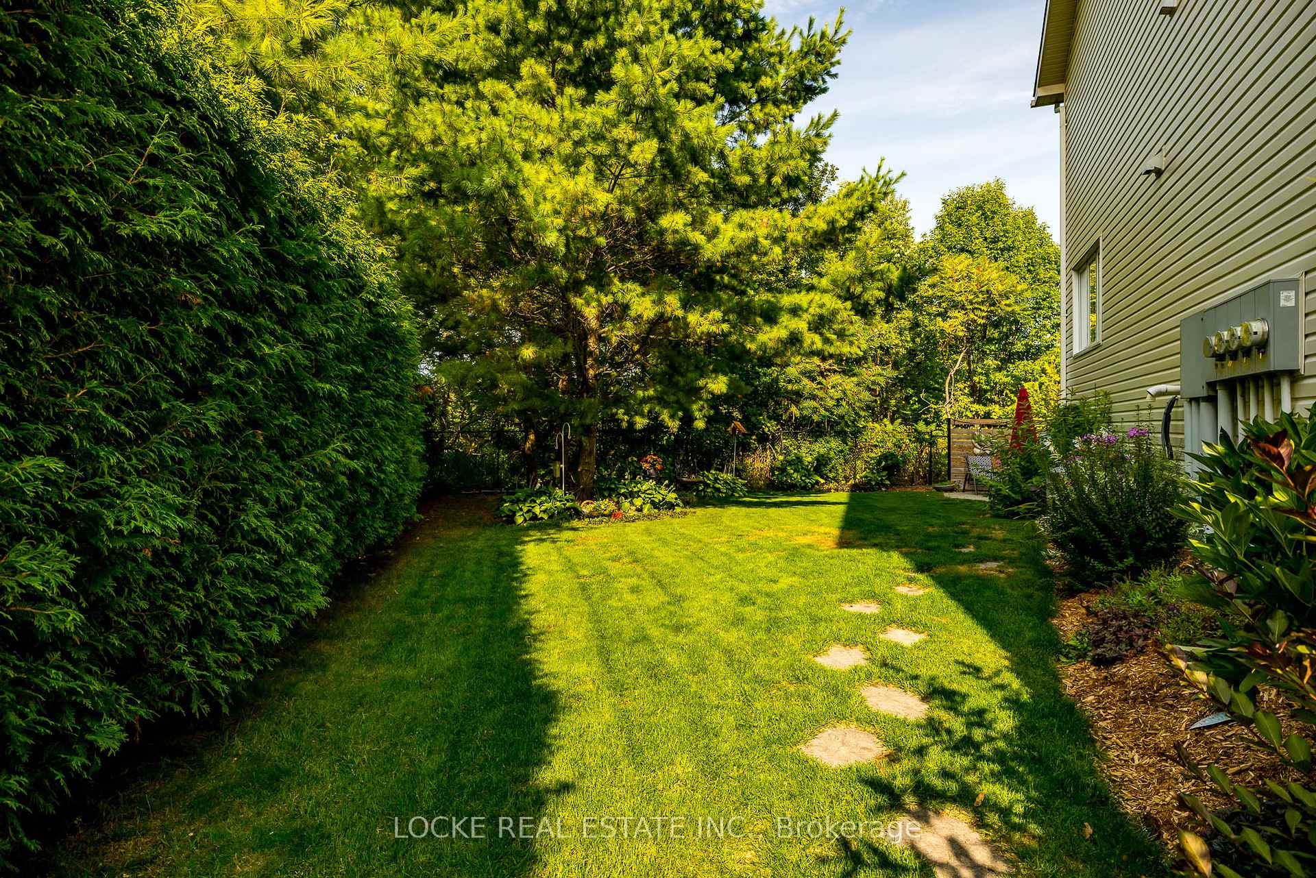 Photo 37 of 106 Parkrose Private, Ottawa, Chatelaine Village — HOMEH