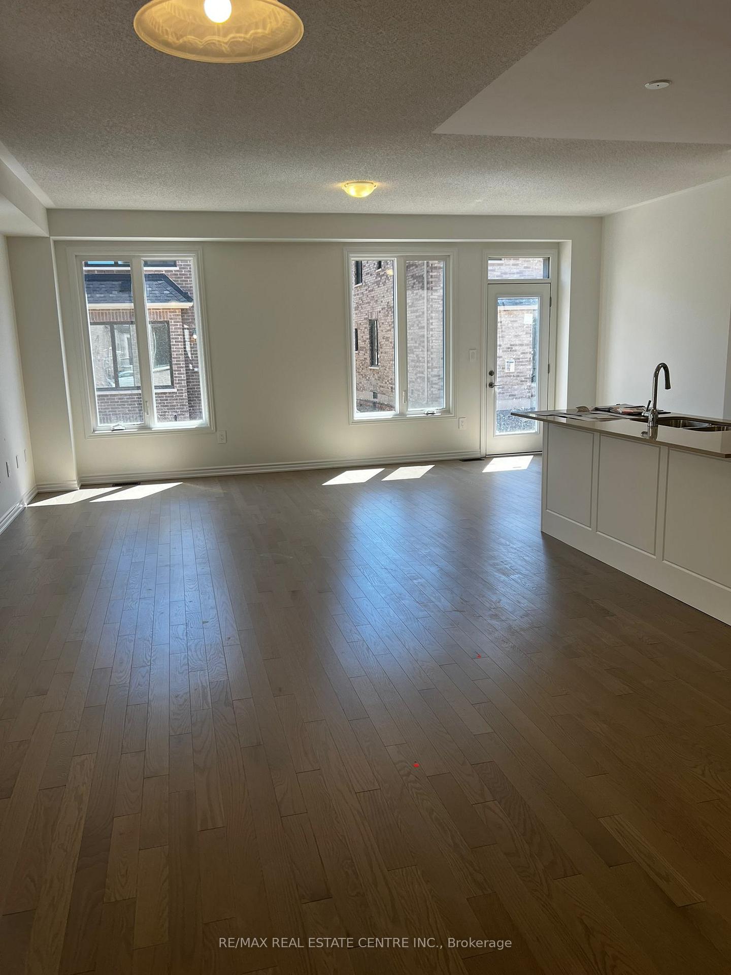 Photo 32 of 292 Bergamot Avenue, Milton, Walker — HOMEH