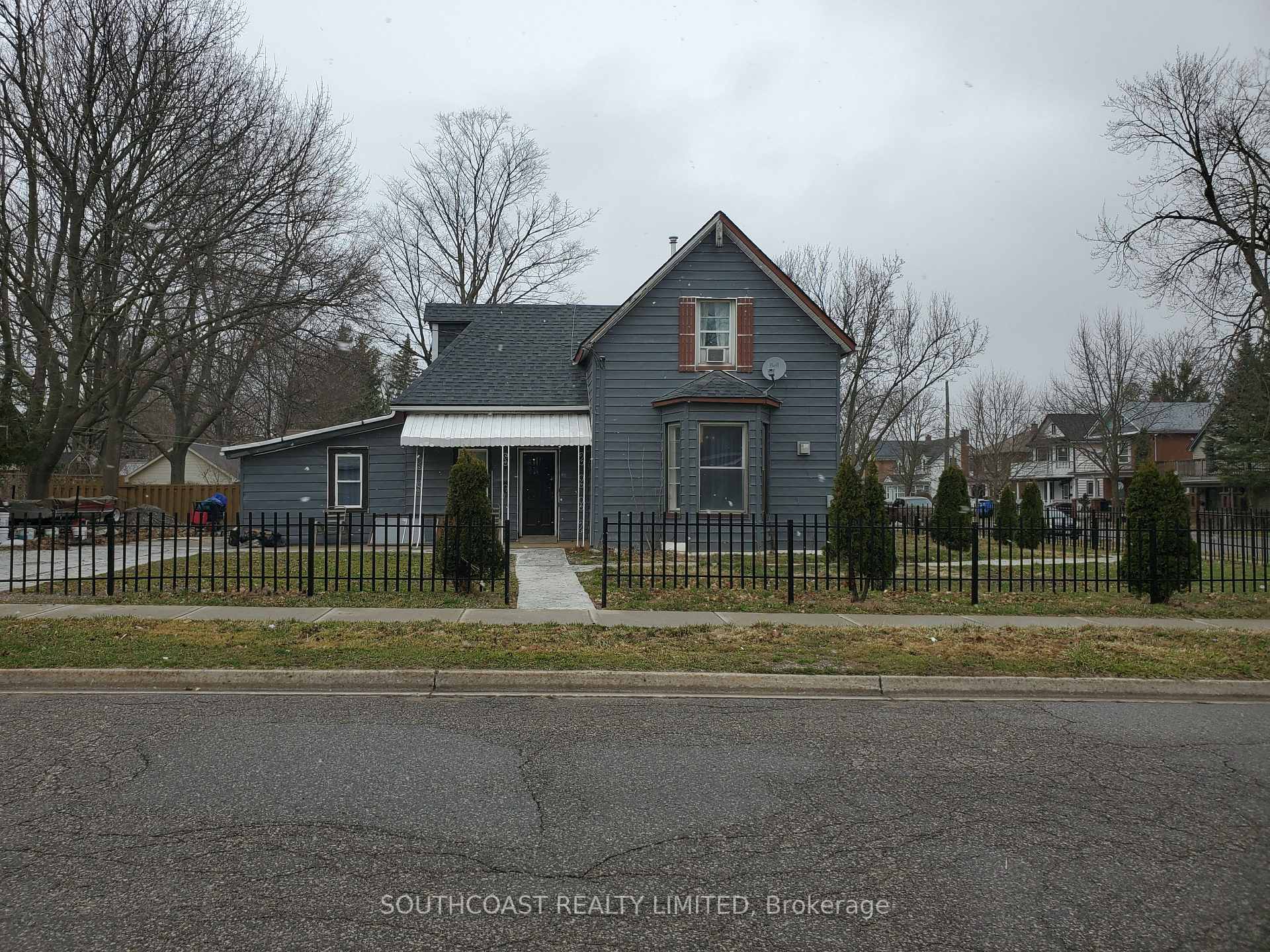 Photo 2 of 218 Talbot Street S, Norfolk, Simcoe — HOMEH