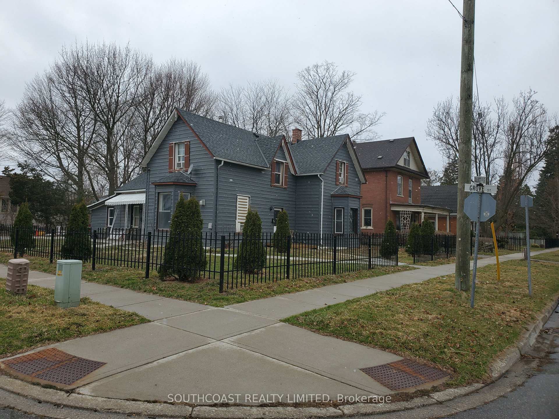 Photo 3 of 218 Talbot Street S, Norfolk, Simcoe — HOMEH
