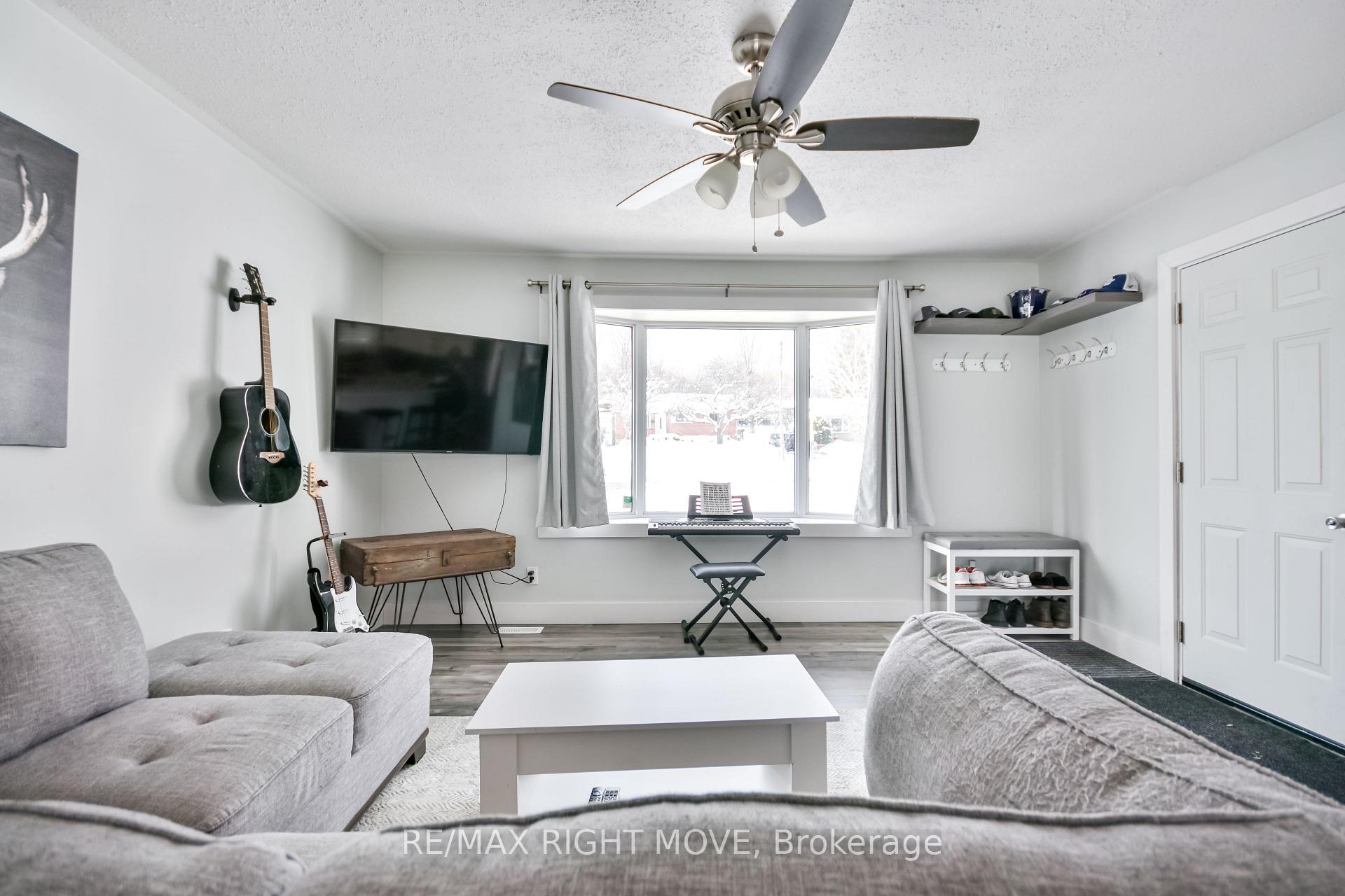 Photo 7 of 2 Walker Avenue, Orillia — HOMEH