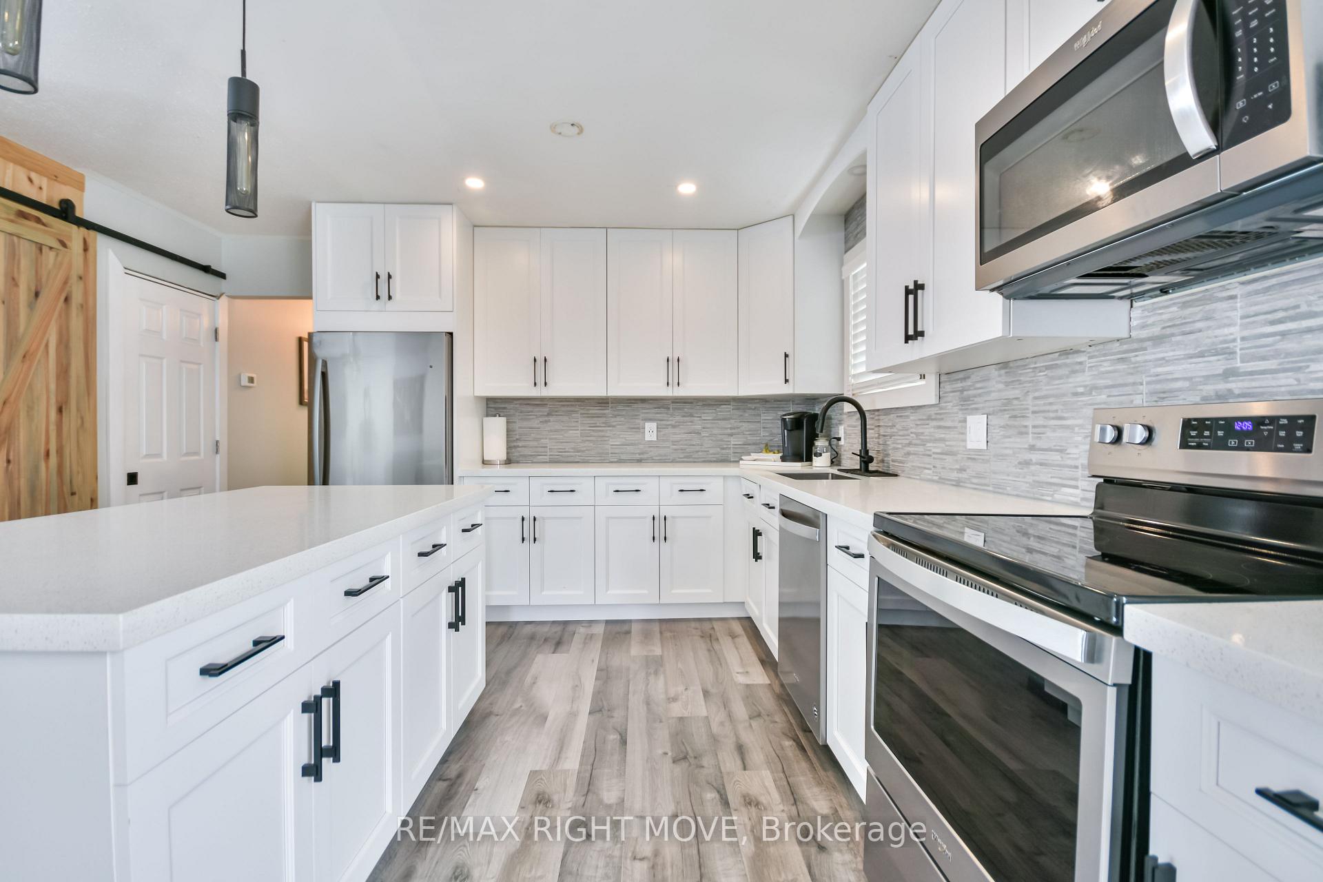 Photo 11 of 2 Walker Avenue, Orillia — HOMEH