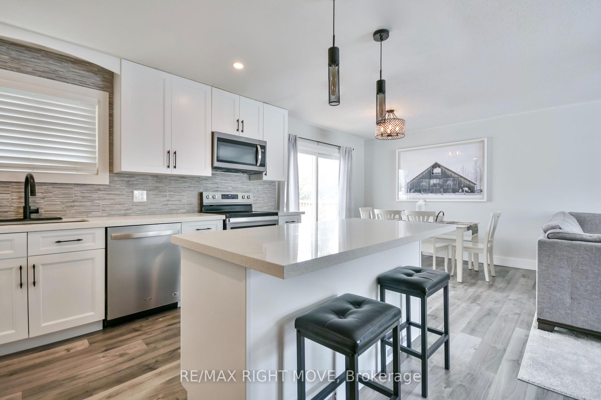 Photo 14 of 2 Walker Avenue, Orillia — HOMEH