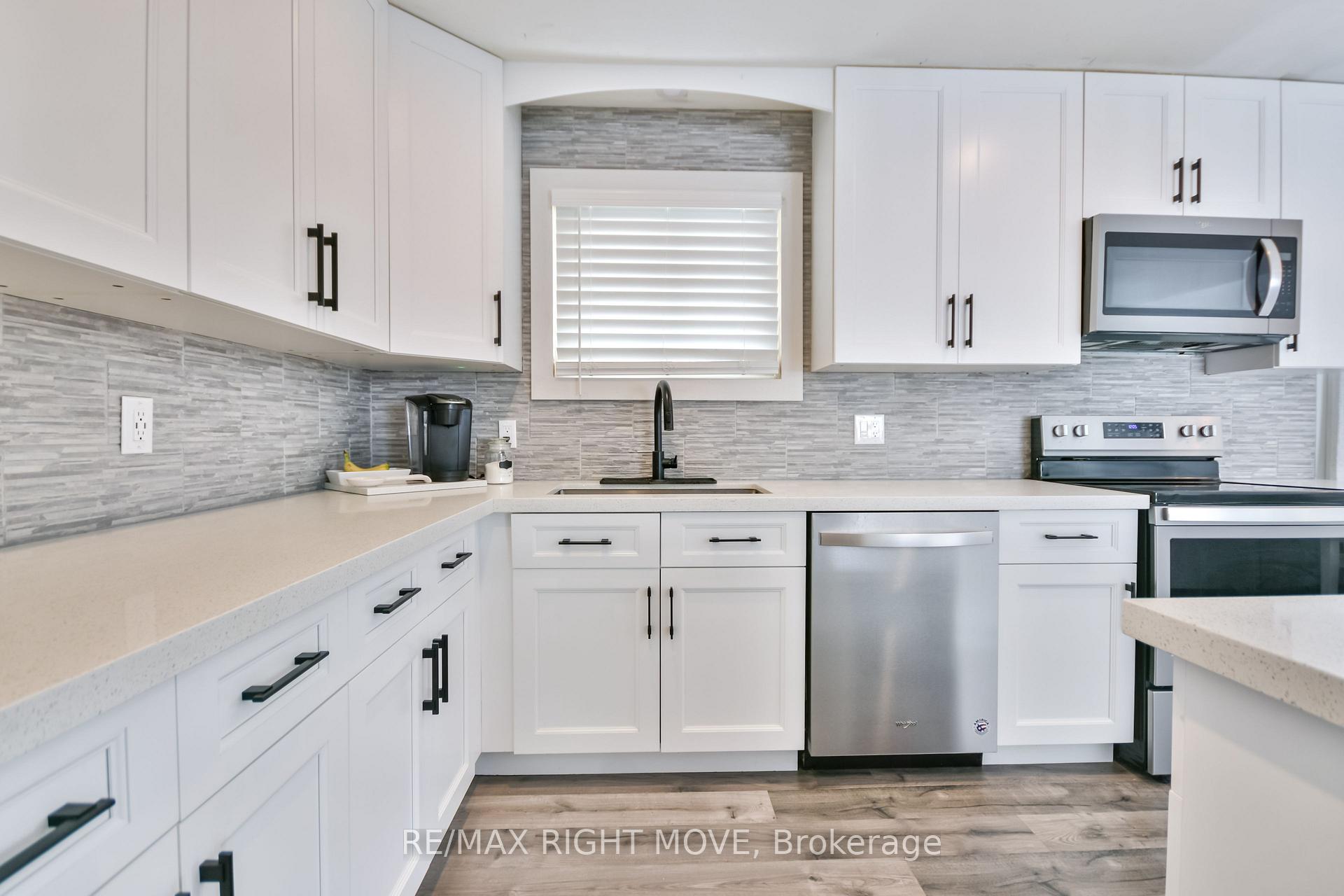 Photo 15 of 2 Walker Avenue, Orillia — HOMEH