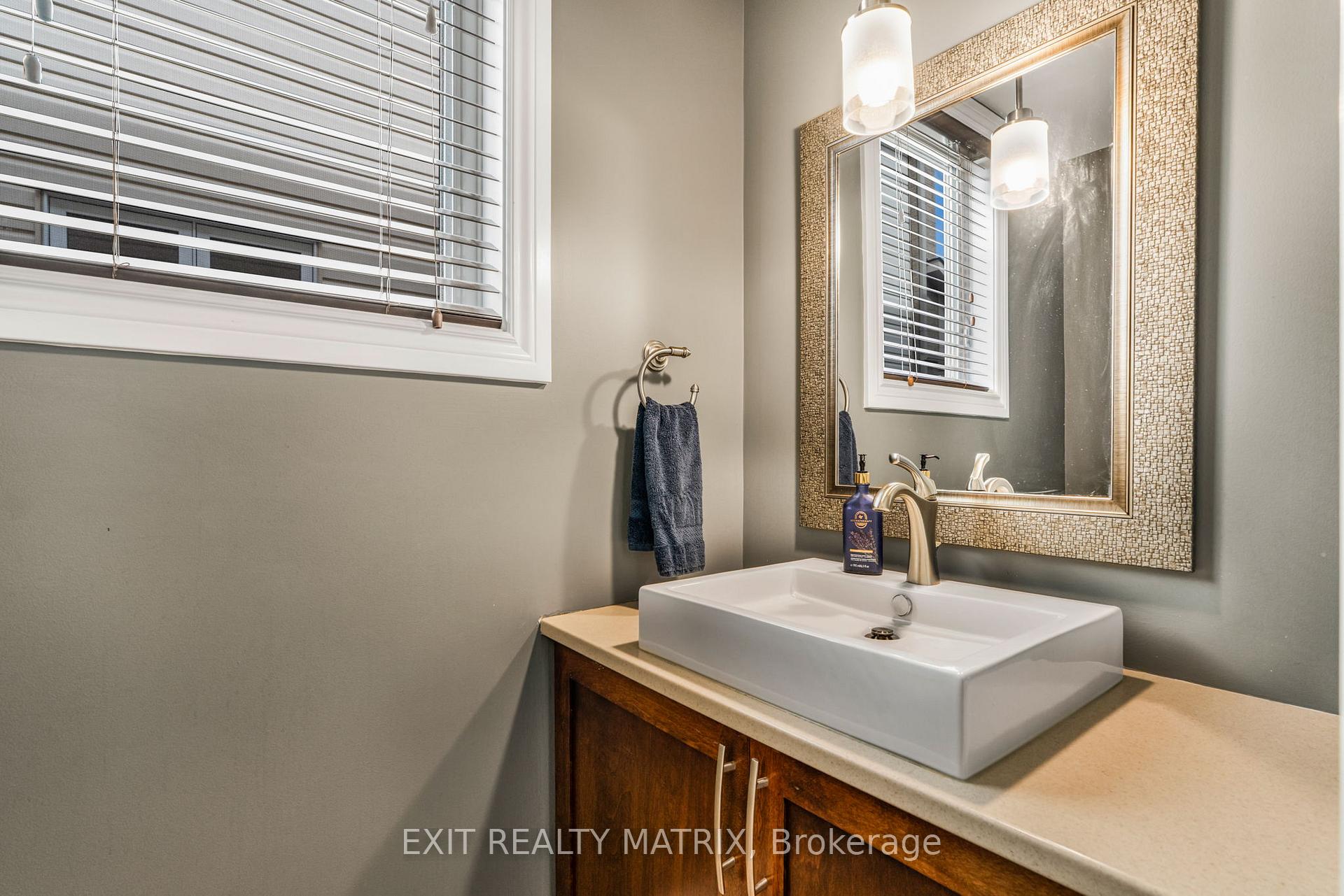 Photo 5 of 352 Oakcrest Way, Ottawa, Avalon East — HOMEH