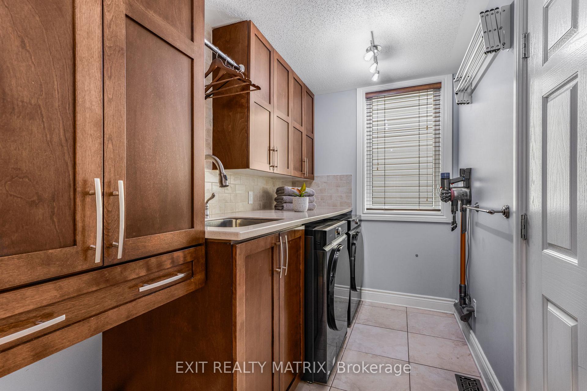 Photo 10 of 352 Oakcrest Way, Ottawa, Avalon East — HOMEH