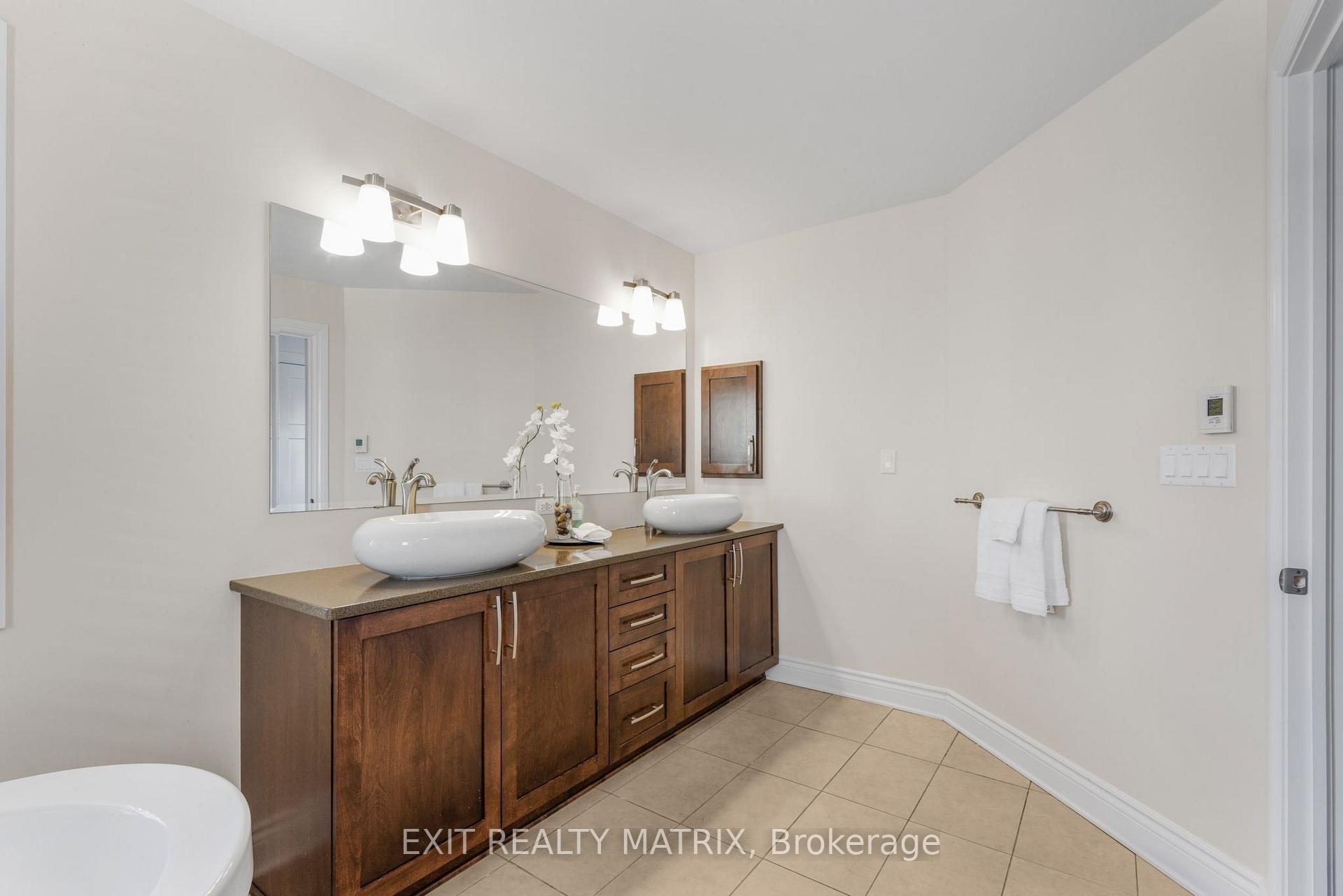 Photo 23 of 352 Oakcrest Way, Ottawa, Avalon East — HOMEH