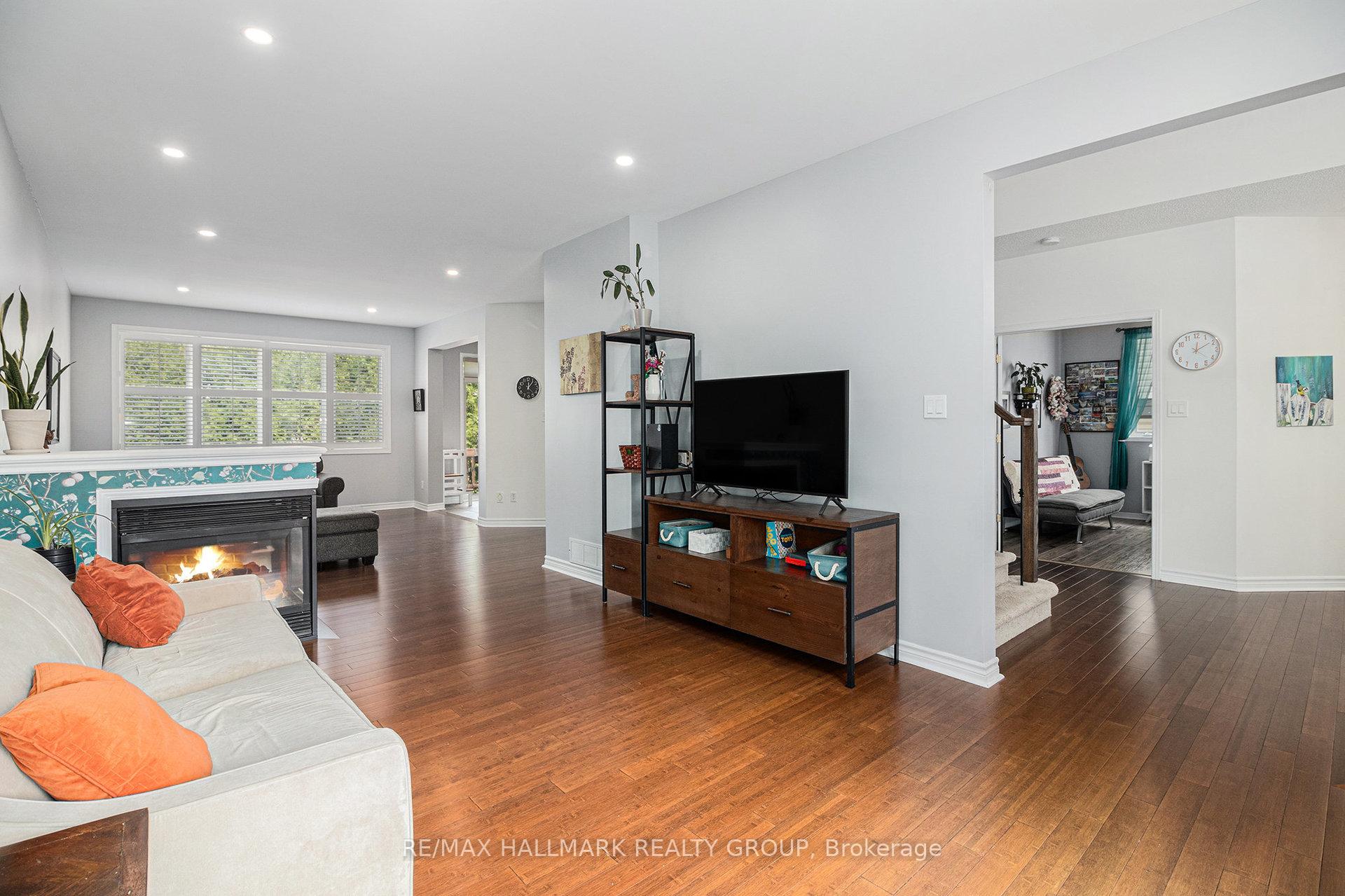 Photo 5 of 1565 Winterport Way, Ottawa, Fallingbrook/Pineridge — HOMEH