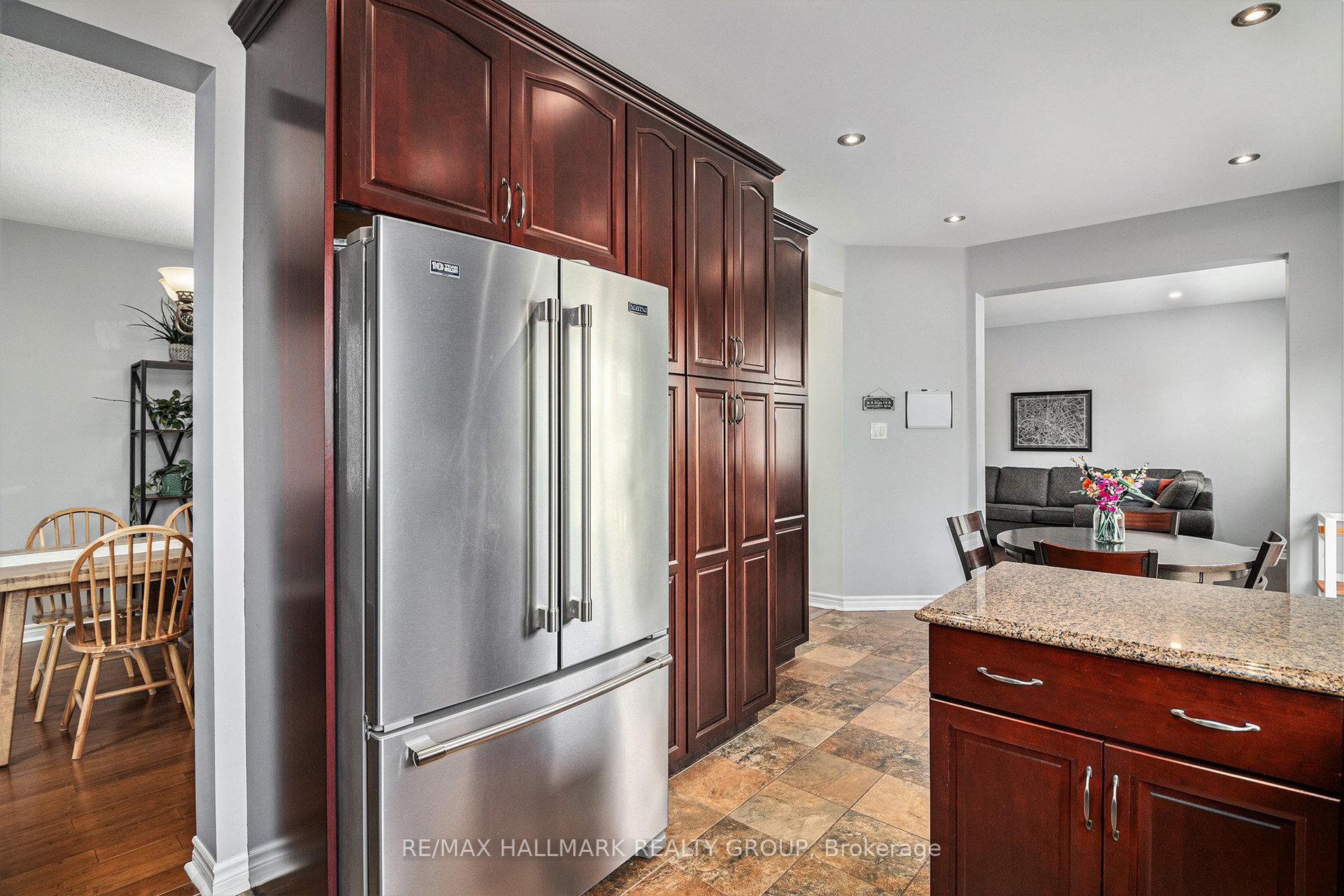 Photo 10 of 1565 Winterport Way, Ottawa, Fallingbrook/Pineridge — HOMEH