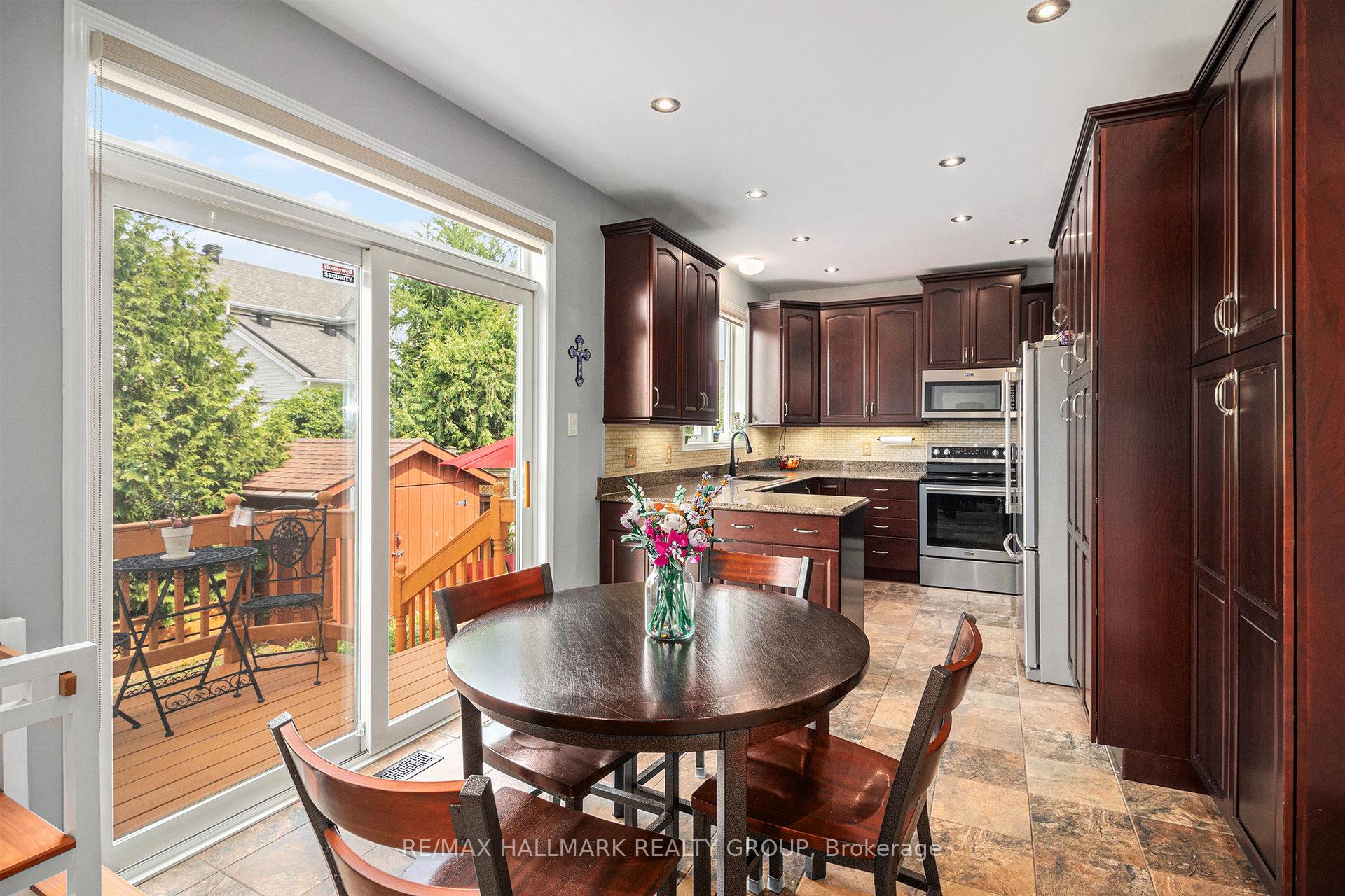 Photo 11 of 1565 Winterport Way, Ottawa, Fallingbrook/Pineridge — HOMEH