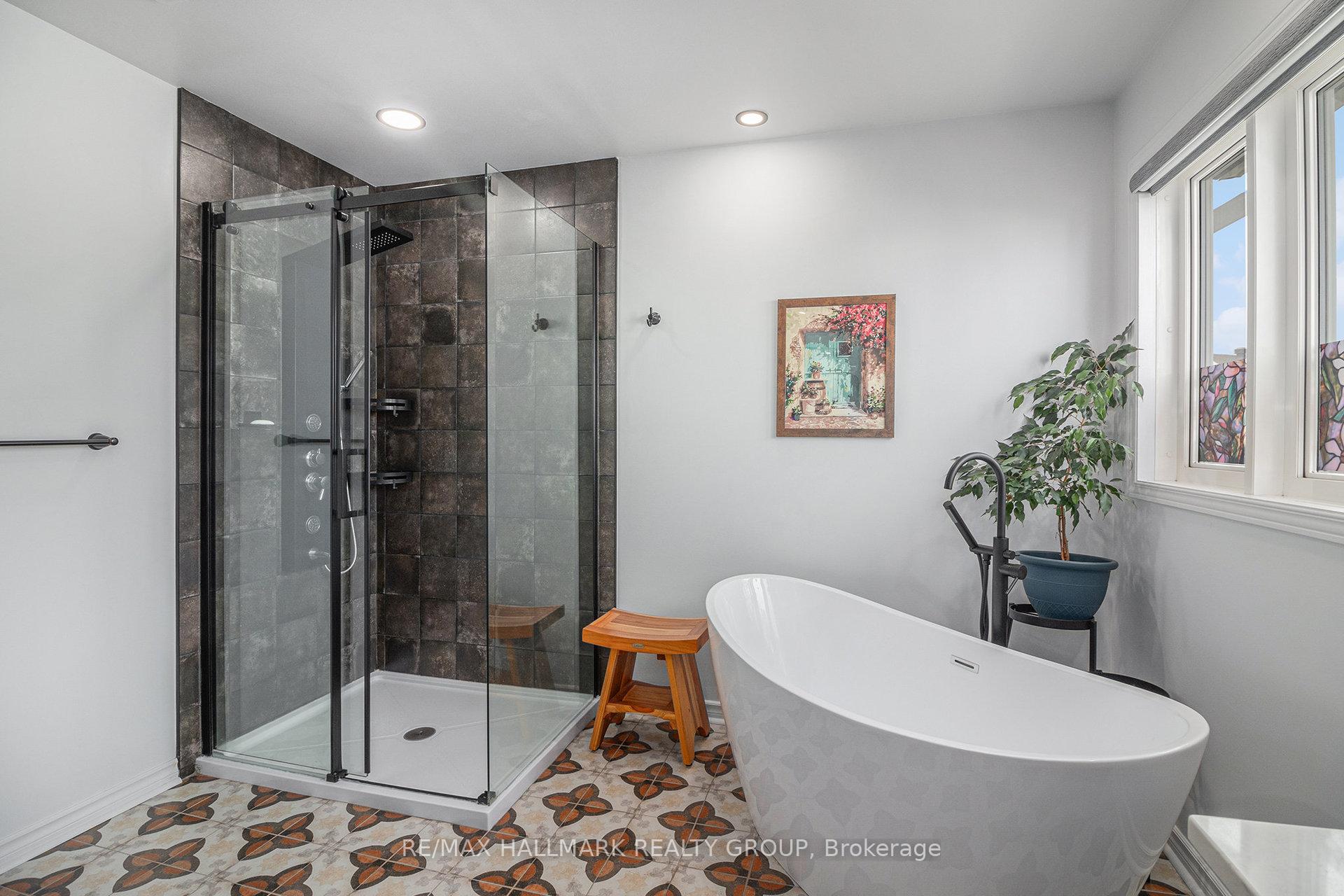 Photo 32 of 1565 Winterport Way, Ottawa, Fallingbrook/Pineridge — HOMEH