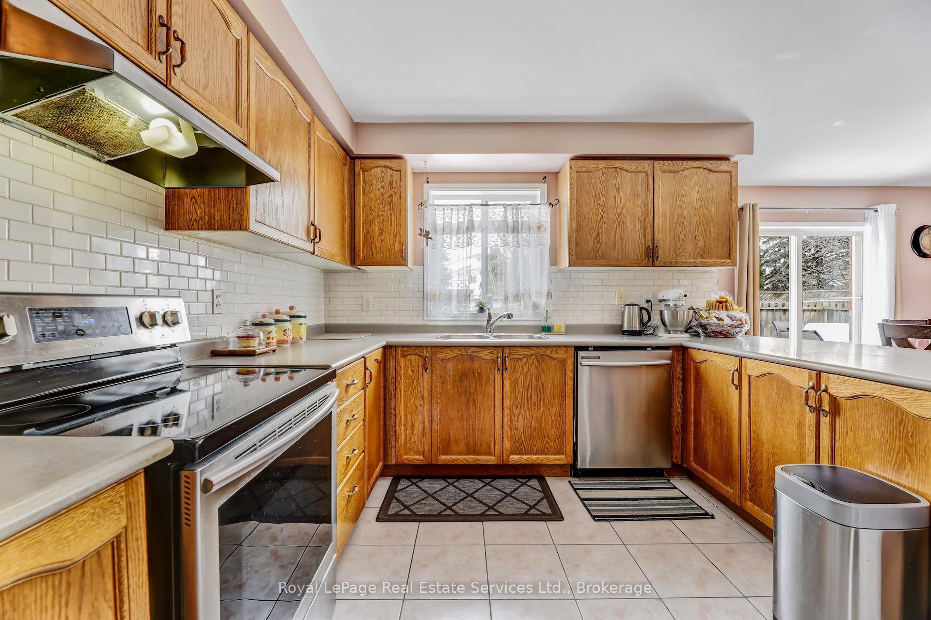 Photo 16 of 164 Dixon Drive E, Milton, Dempsey — HOMEH