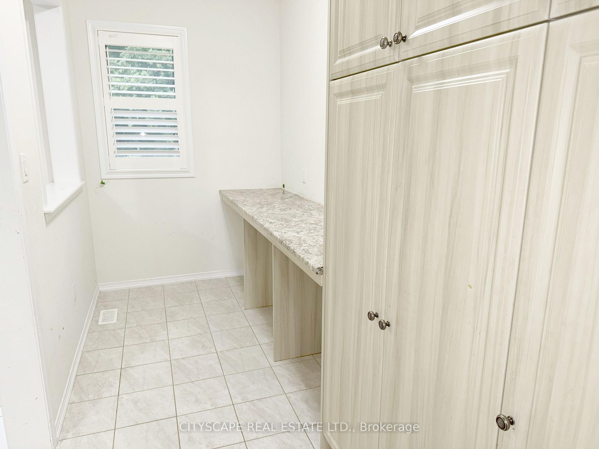 Photo 10 of 8659 Chickory Trail, Niagara Falls, Brown — HOMEH