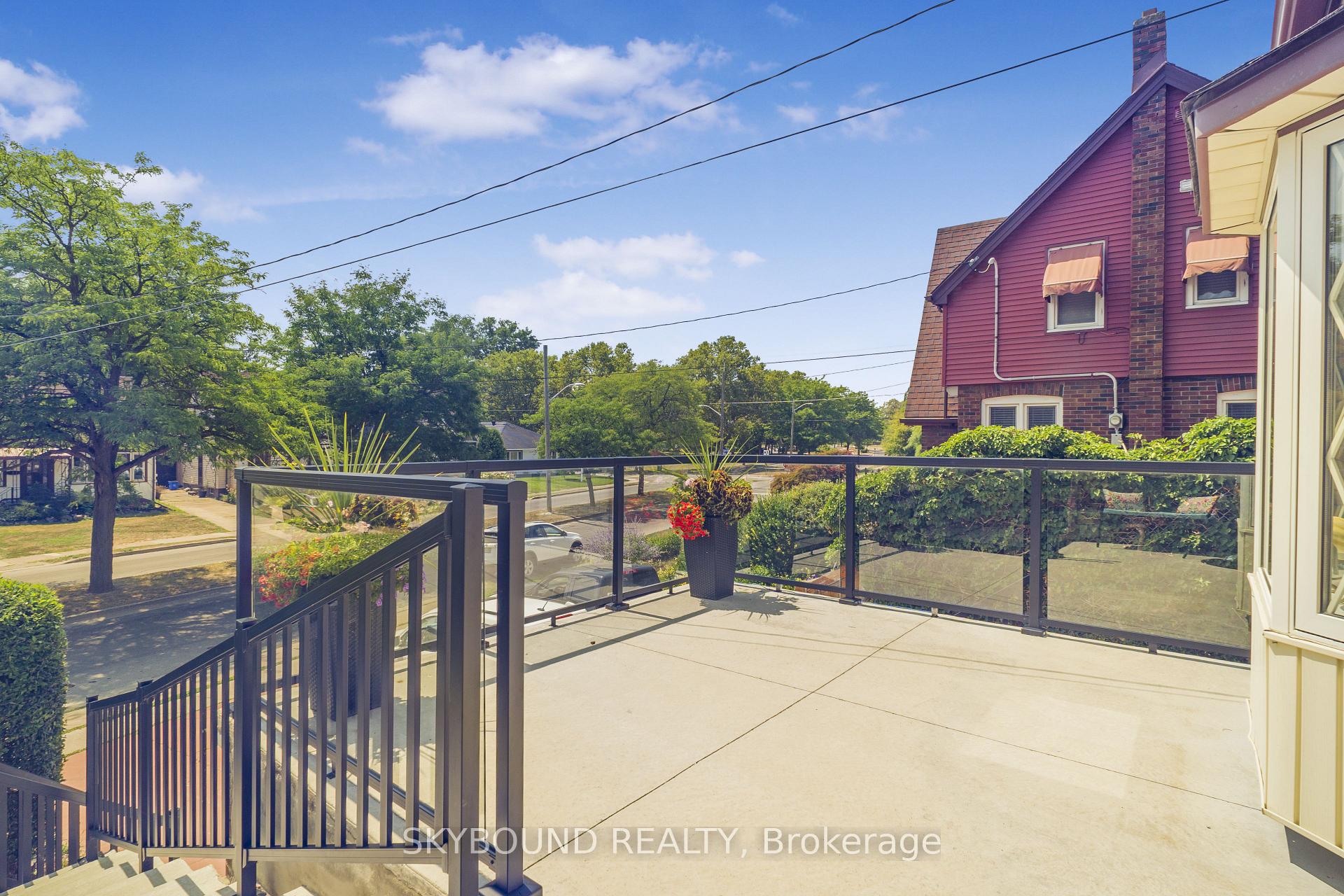 Photo 2 of 5177 Valley Way, Niagara Falls, Cherrywood — HOMEH