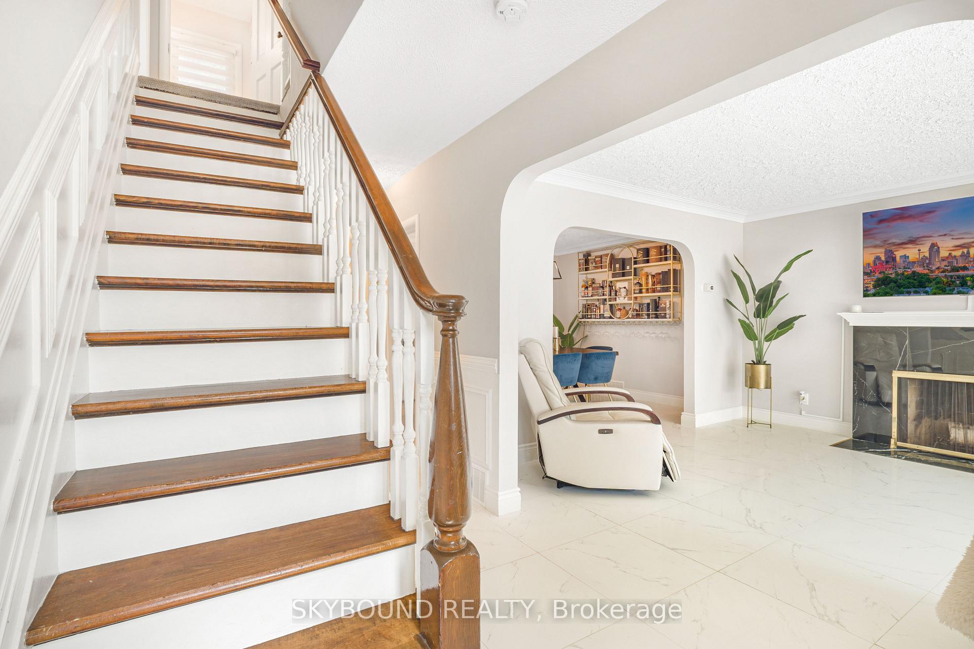 Photo 5 of 5177 Valley Way, Niagara Falls, Cherrywood — HOMEH