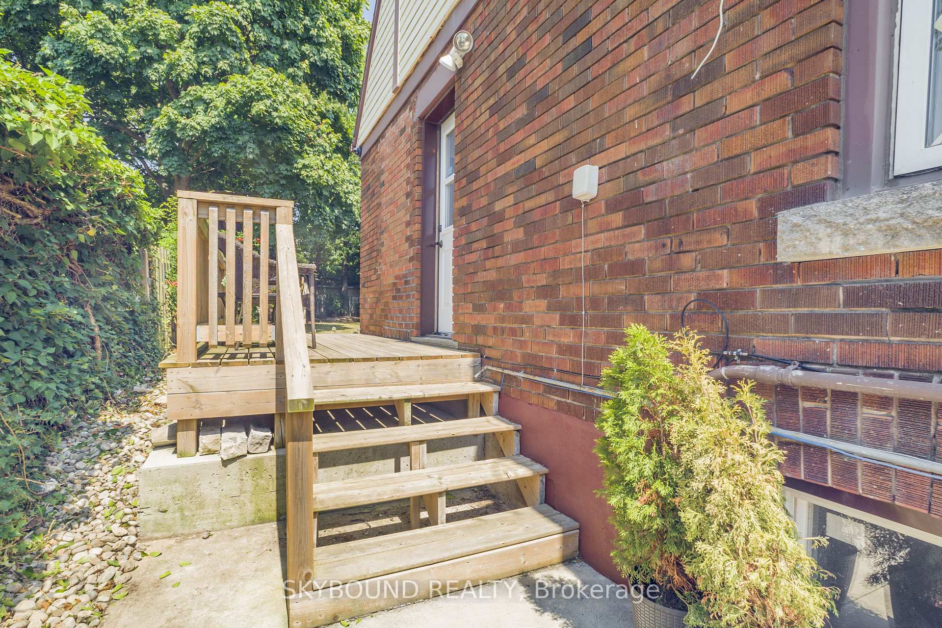 Photo 33 of 5177 Valley Way, Niagara Falls, Cherrywood — HOMEH