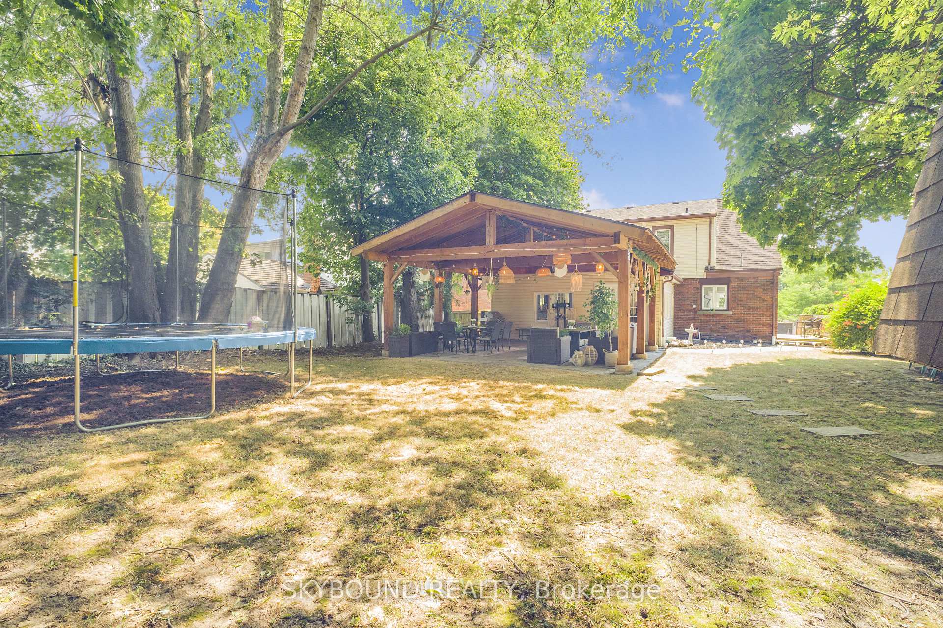 Photo 35 of 5177 Valley Way, Niagara Falls, Cherrywood — HOMEH