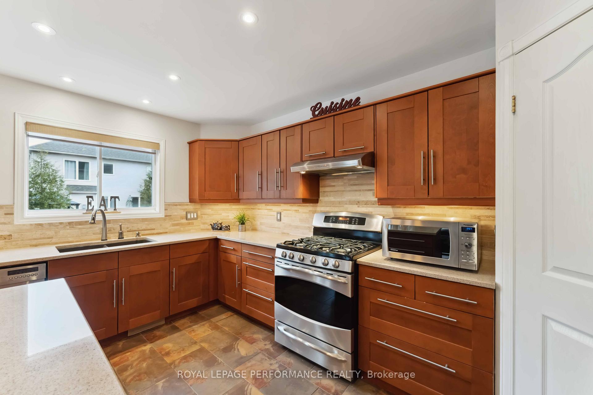 Photo 14 of 1060 Charest Way, Ottawa, Avalon East — HOMEH