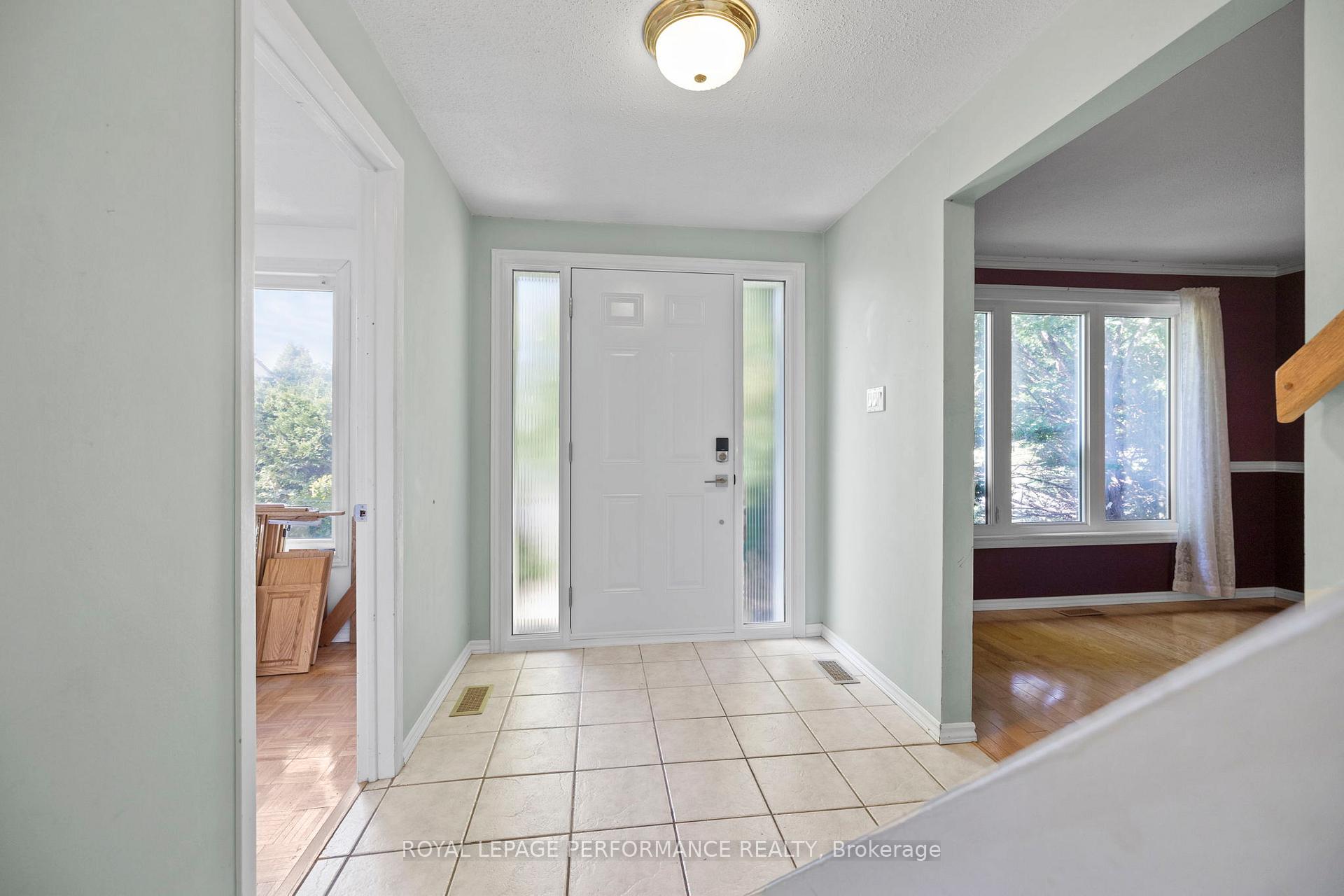 Photo 3 of 198 Park Grove Drive, Ottawa, Queenswood Heights South — HOMEH