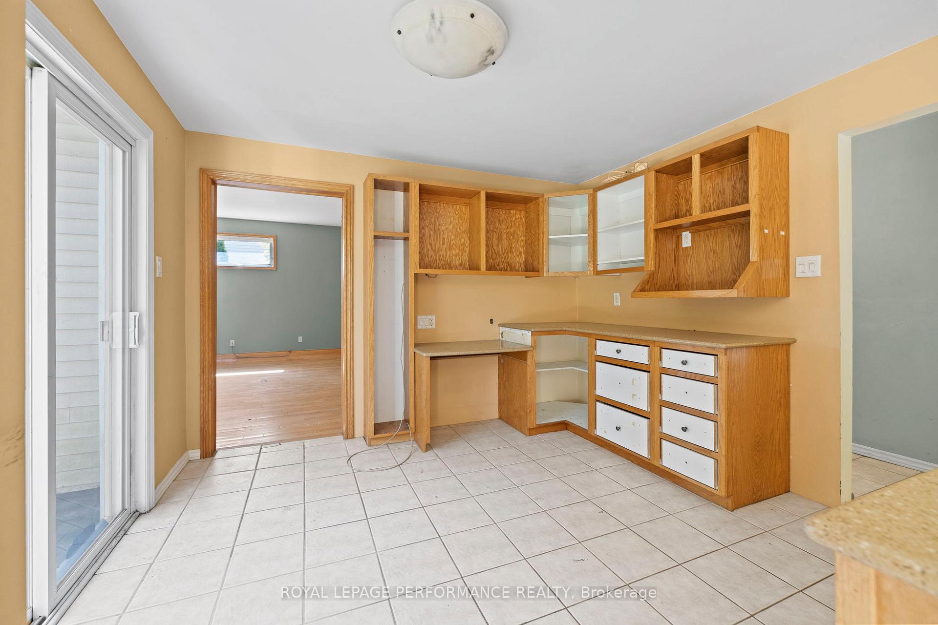 Photo 10 of 198 Park Grove Drive, Ottawa, Queenswood Heights South — HOMEH