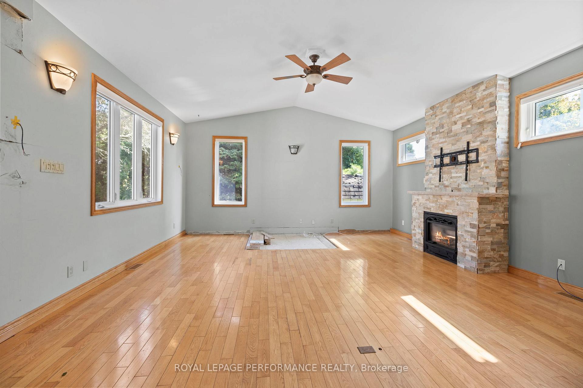 Photo 15 of 198 Park Grove Drive, Ottawa, Queenswood Heights South — HOMEH