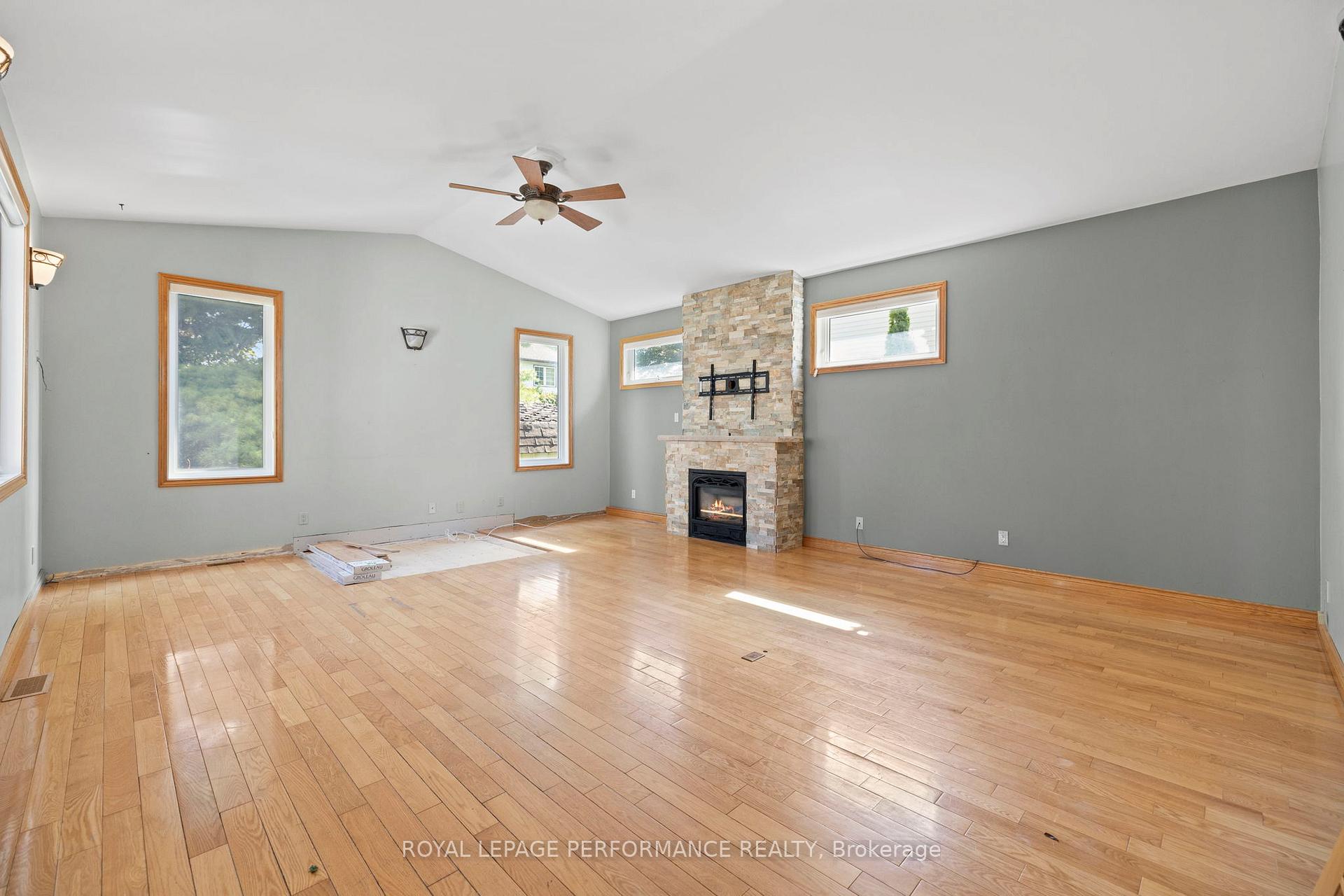 Photo 16 of 198 Park Grove Drive, Ottawa, Queenswood Heights South — HOMEH