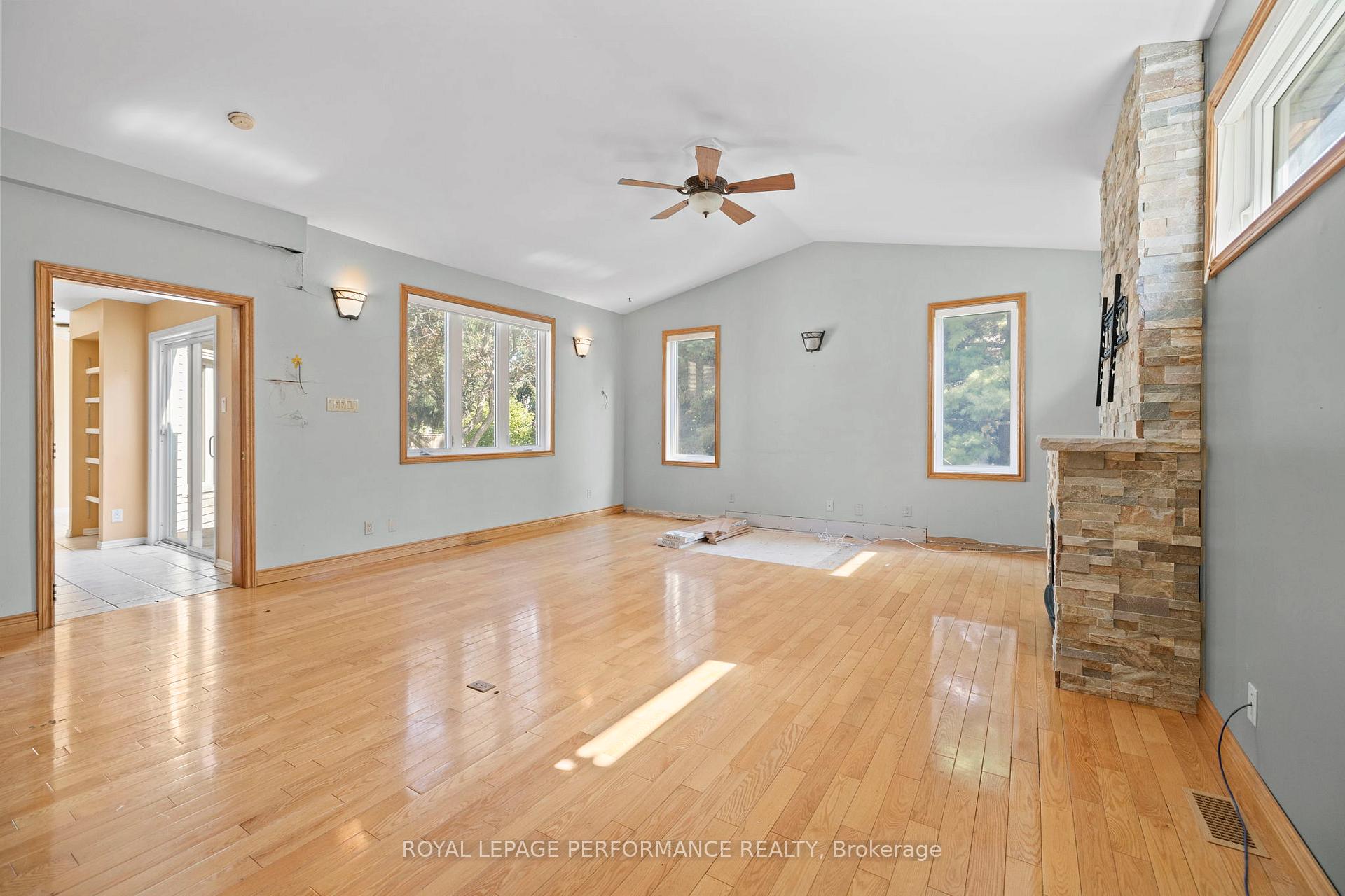 Photo 17 of 198 Park Grove Drive, Ottawa, Queenswood Heights South — HOMEH