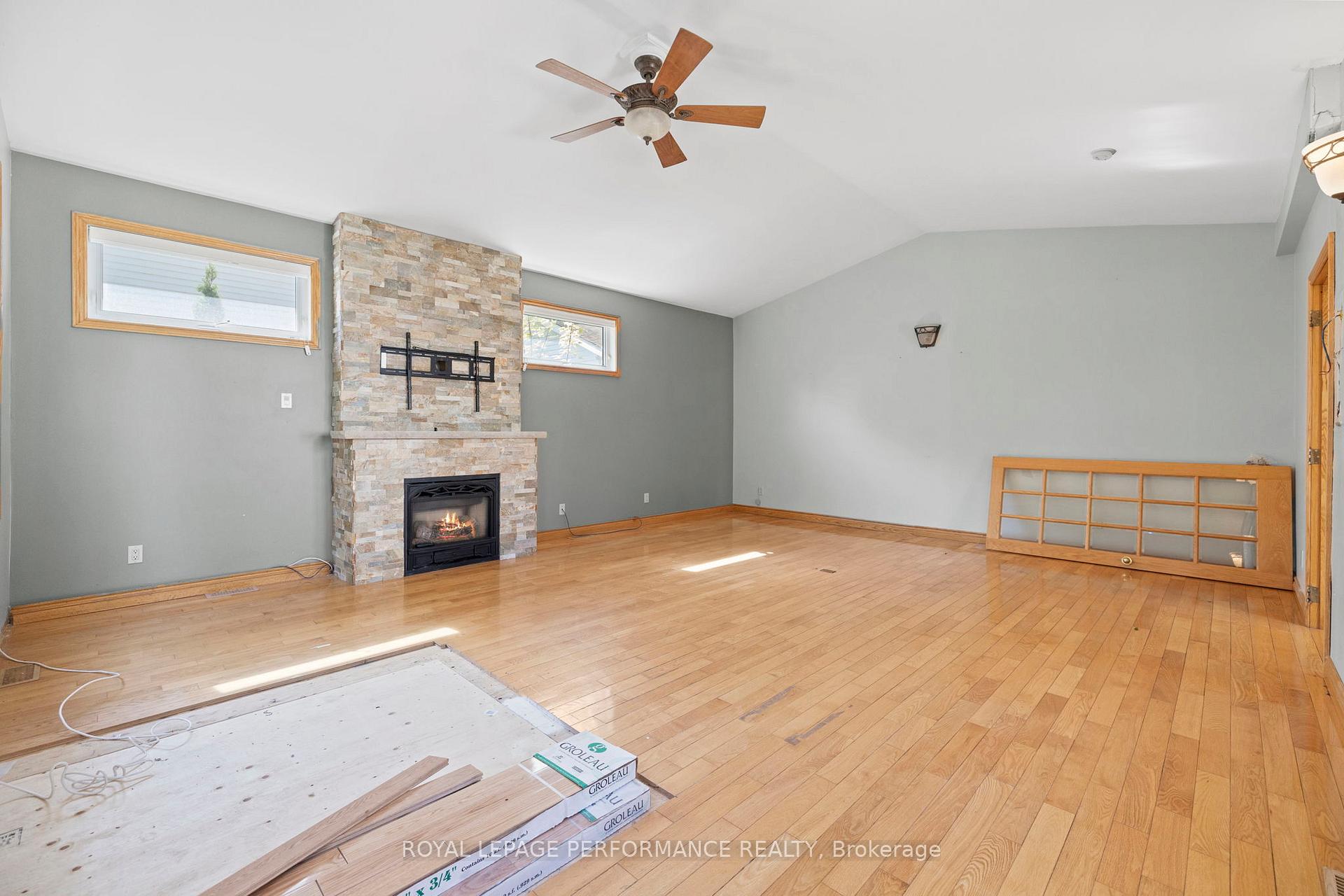 Photo 19 of 198 Park Grove Drive, Ottawa, Queenswood Heights South — HOMEH