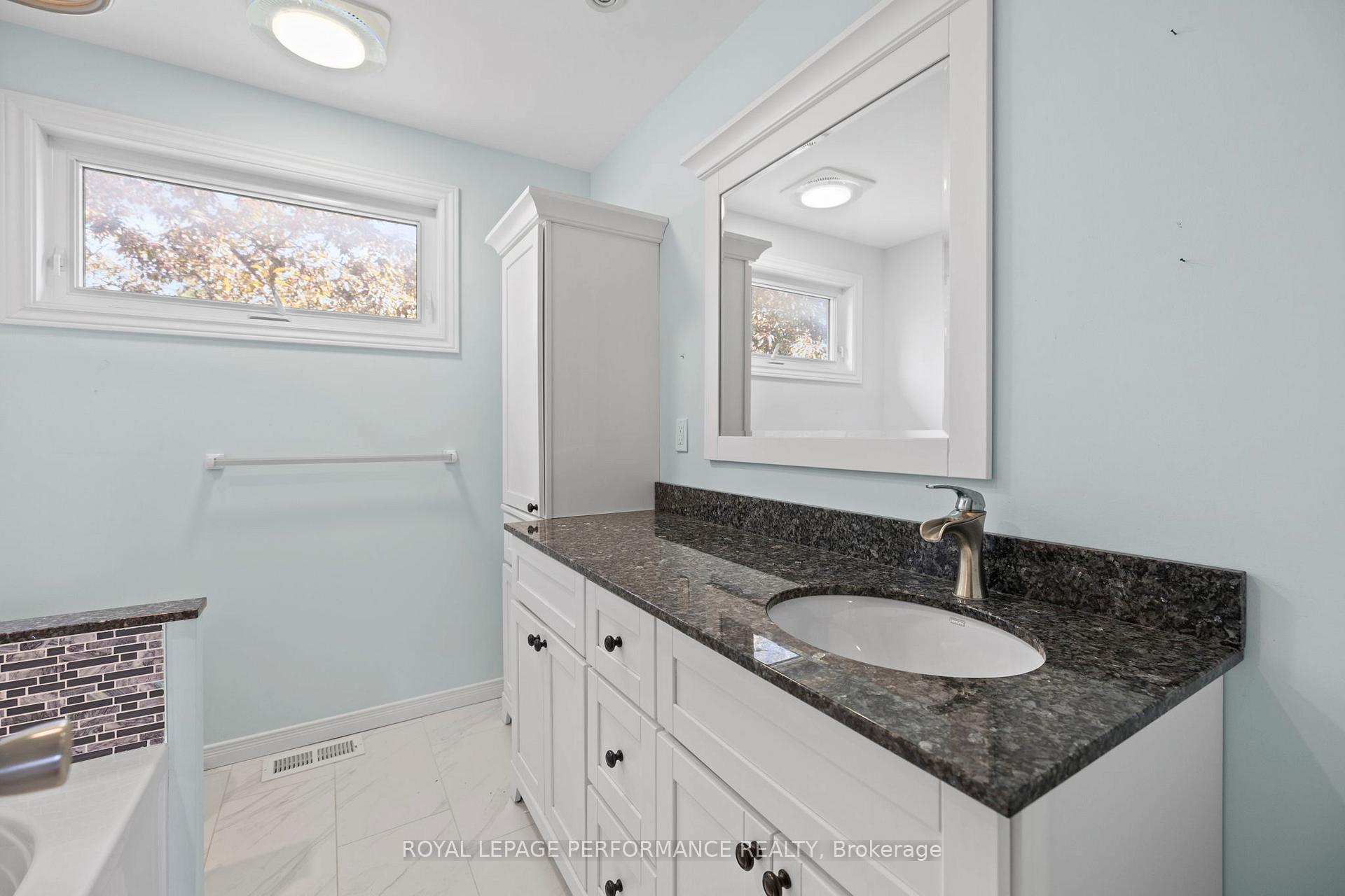 Photo 34 of 198 Park Grove Drive, Ottawa, Queenswood Heights South — HOMEH