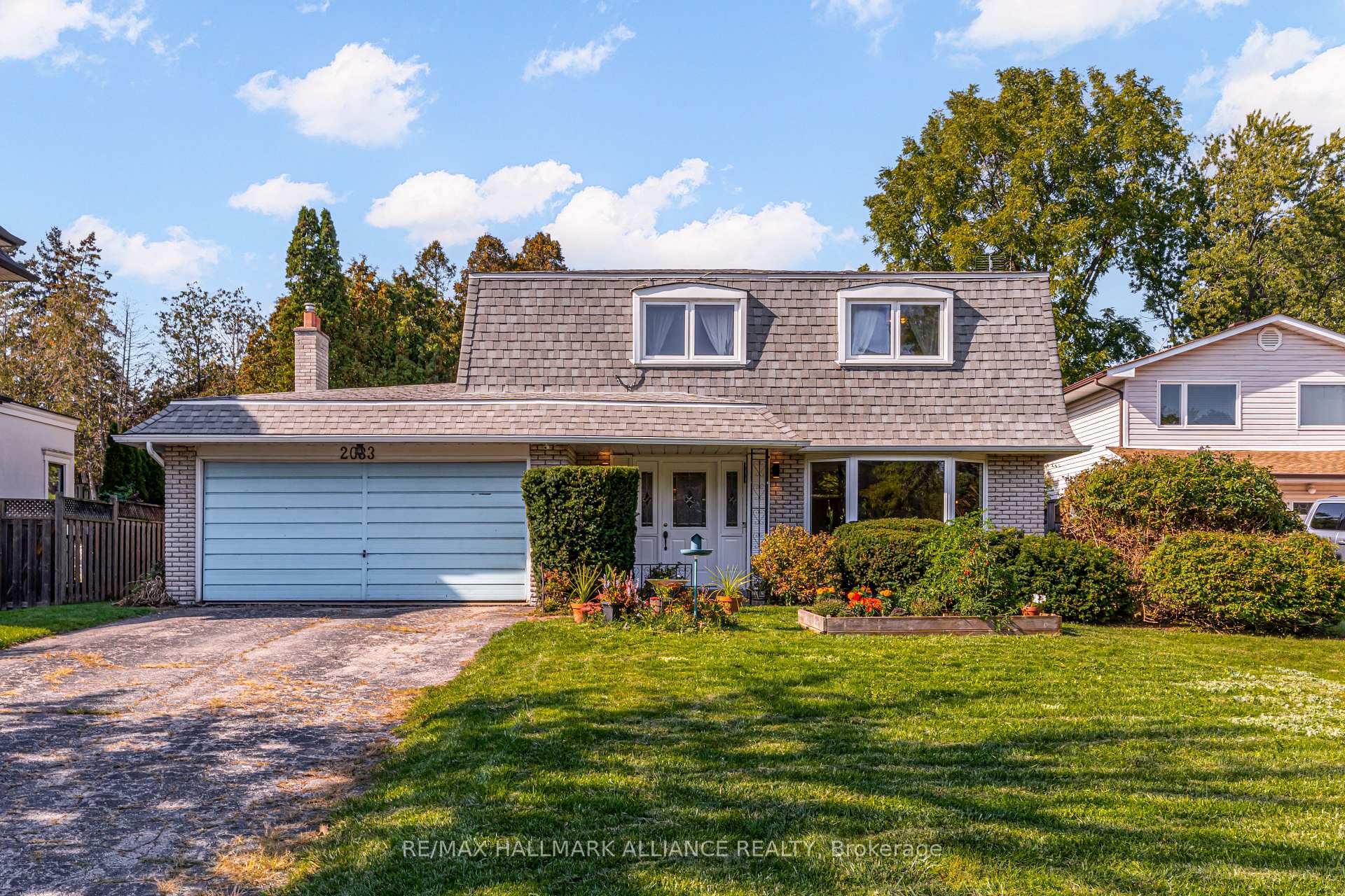 Front of 2033 Water's Edge Drive