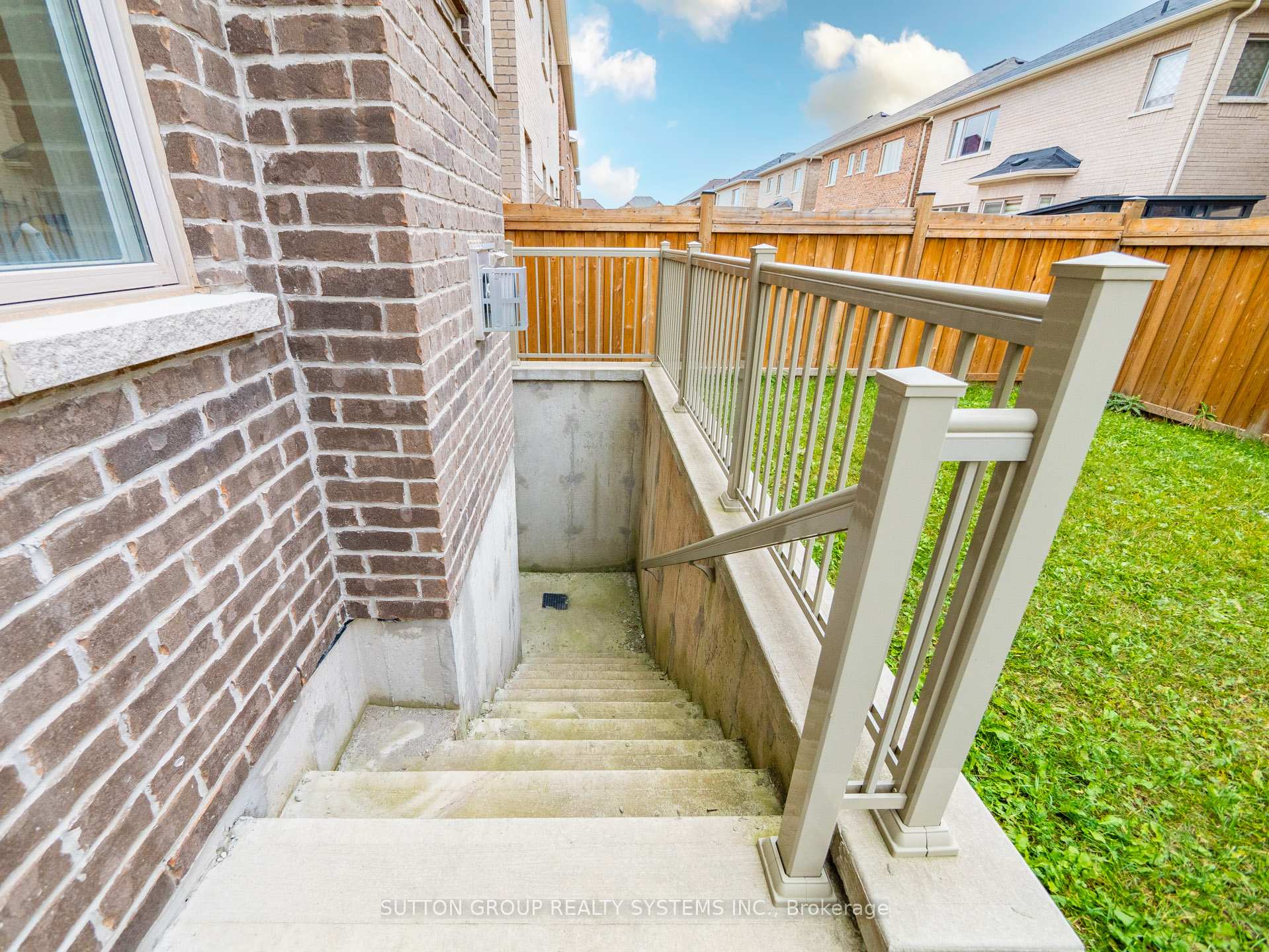 Photo 30 of 1527 Mendelson Heights, Milton, Ford — HOMEH