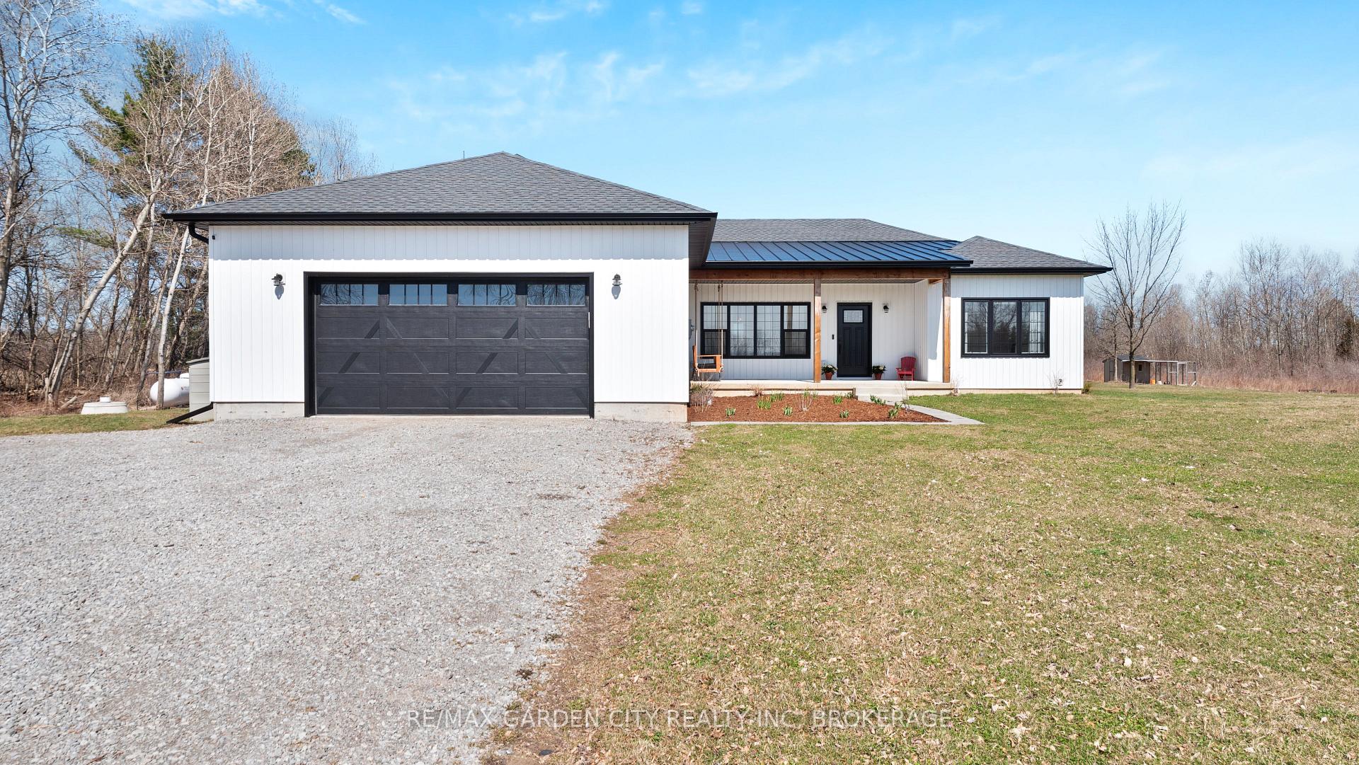 Photo 3 of 951 Twenty Road, Pelham, North Pelham — HOMEH