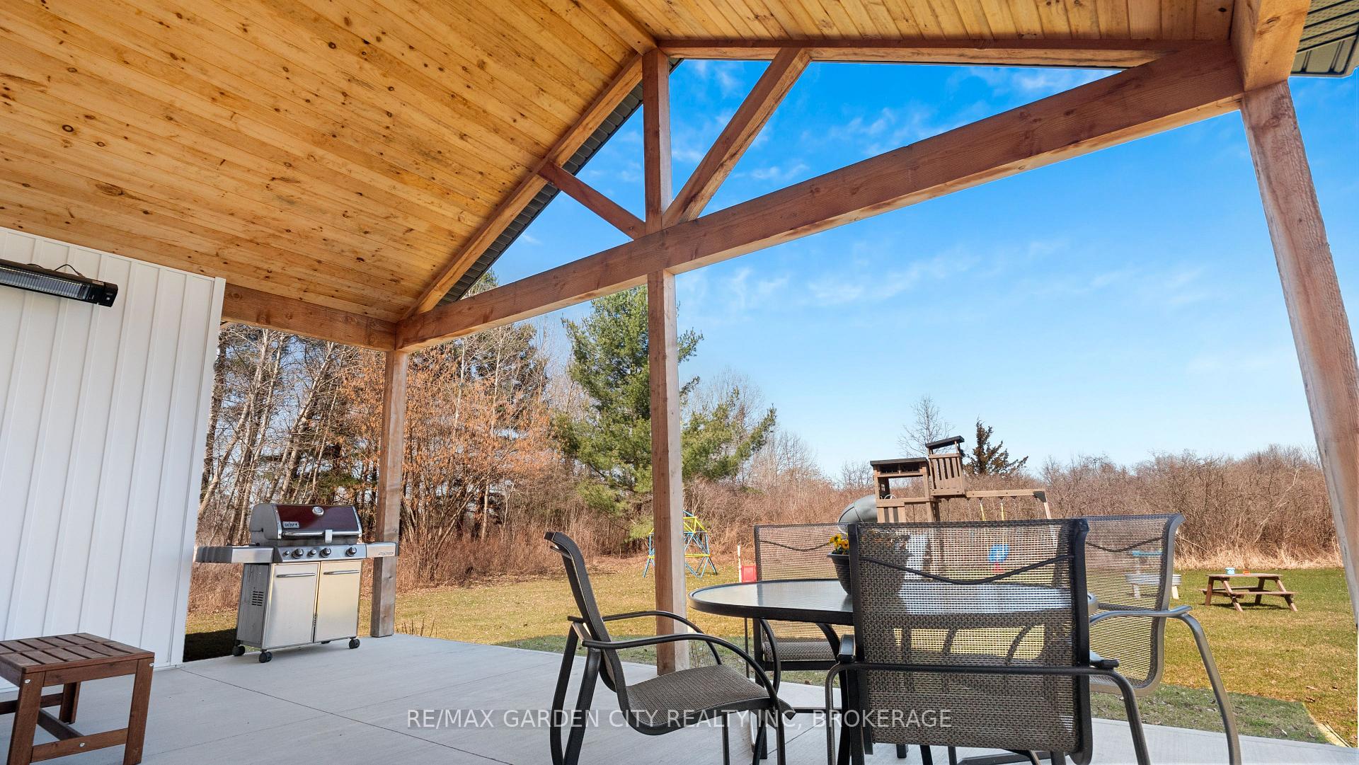Photo 5 of 951 Twenty Road, Pelham, North Pelham — HOMEH