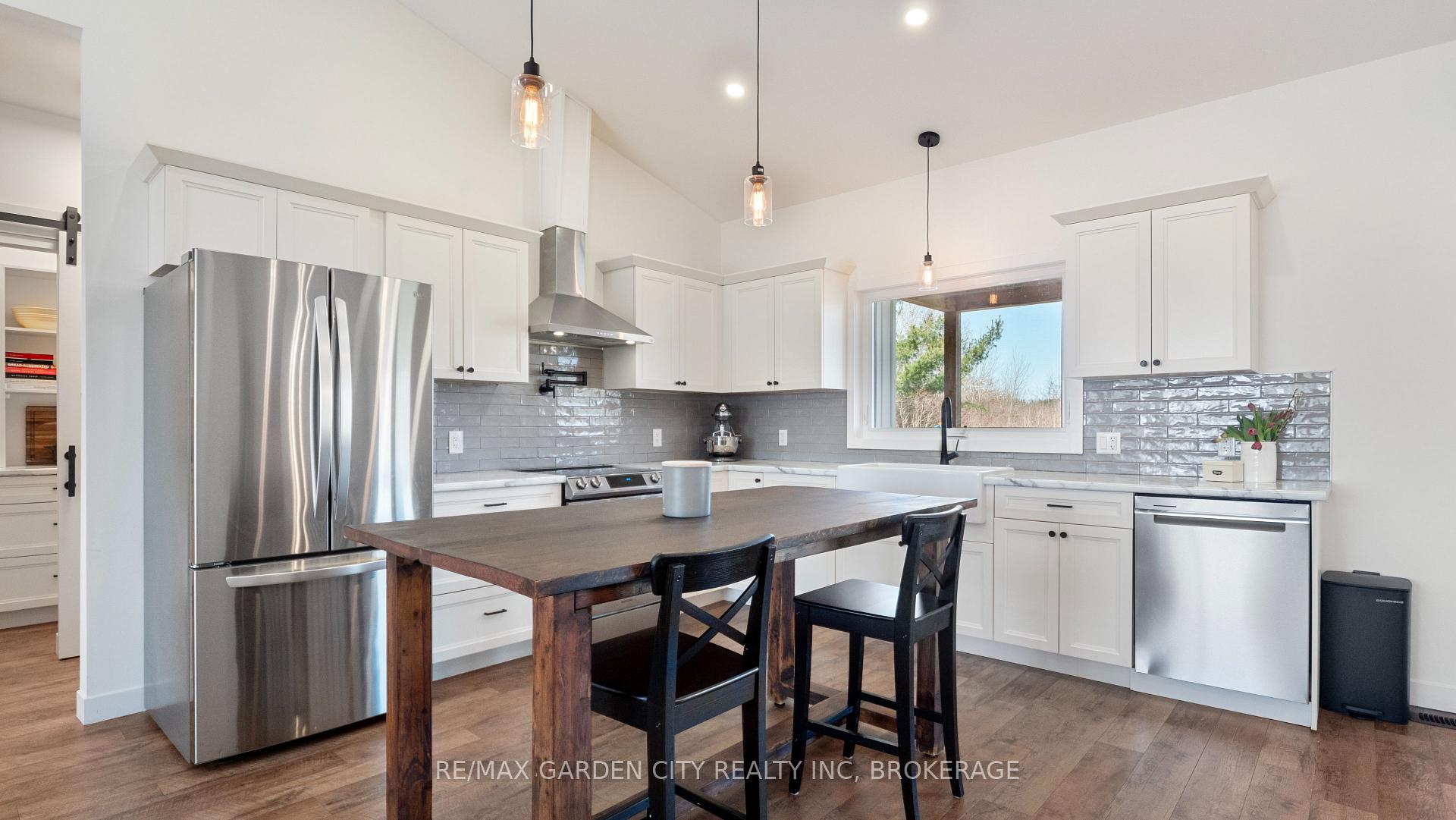 Photo 7 of 951 Twenty Road, Pelham, North Pelham — HOMEH
