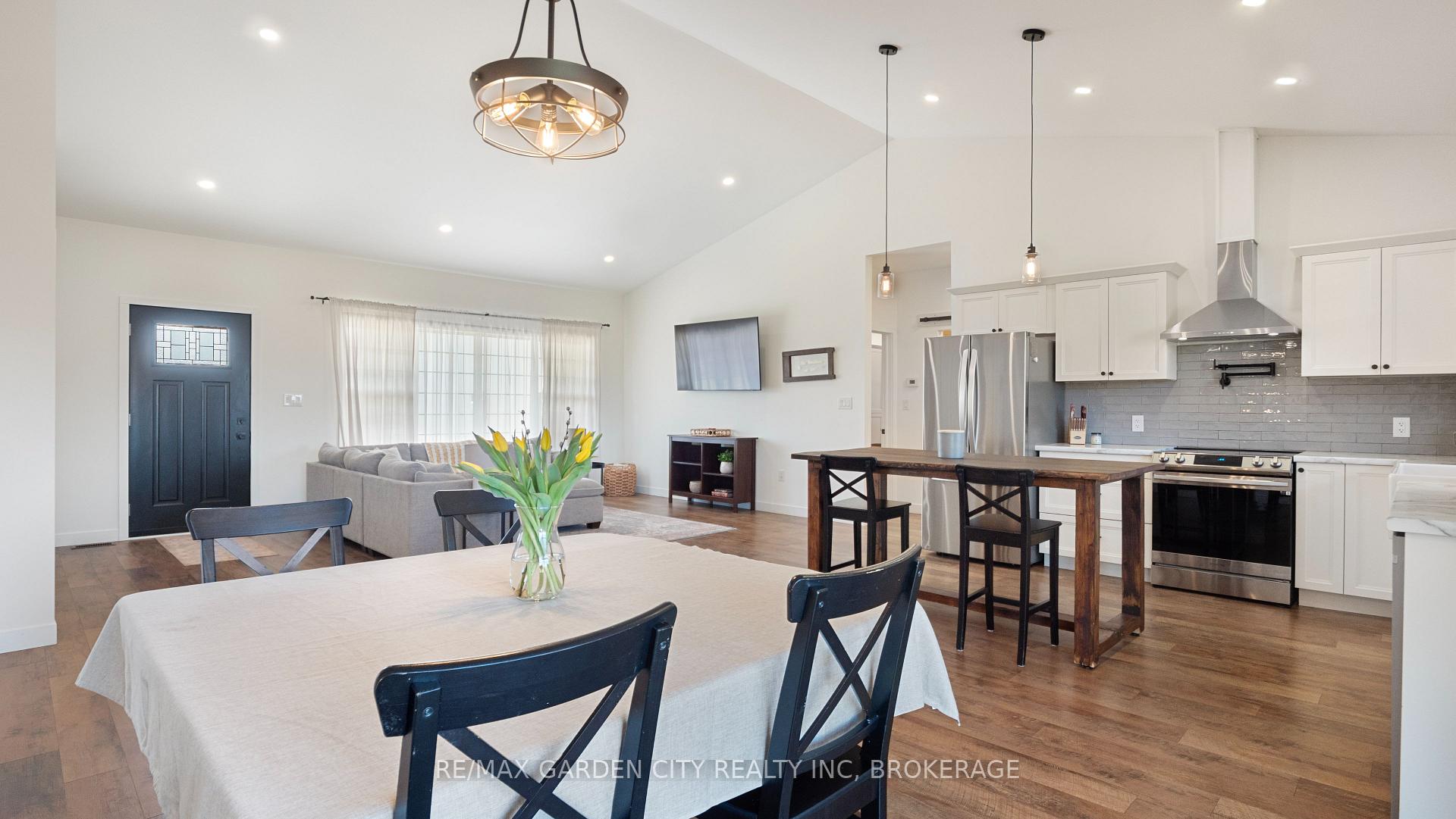 Photo 9 of 951 Twenty Road, Pelham, North Pelham — HOMEH