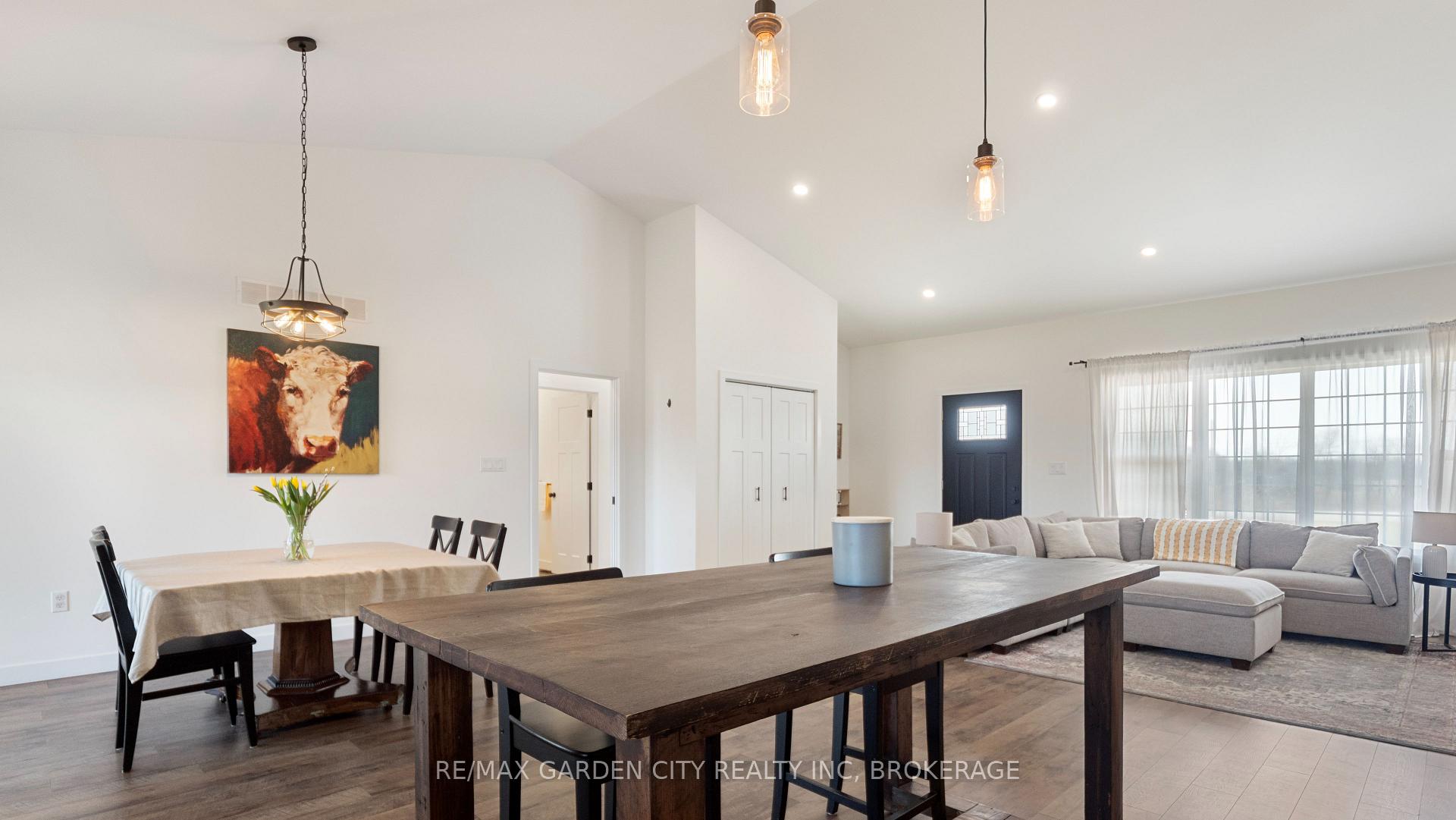 Photo 12 of 951 Twenty Road, Pelham, North Pelham — HOMEH