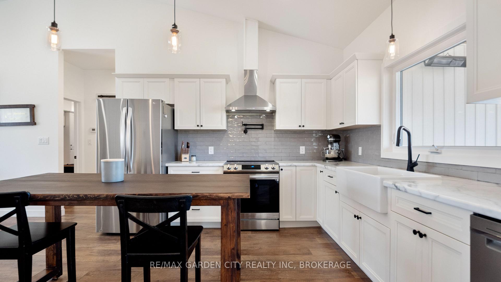 Photo 13 of 951 Twenty Road, Pelham, North Pelham — HOMEH