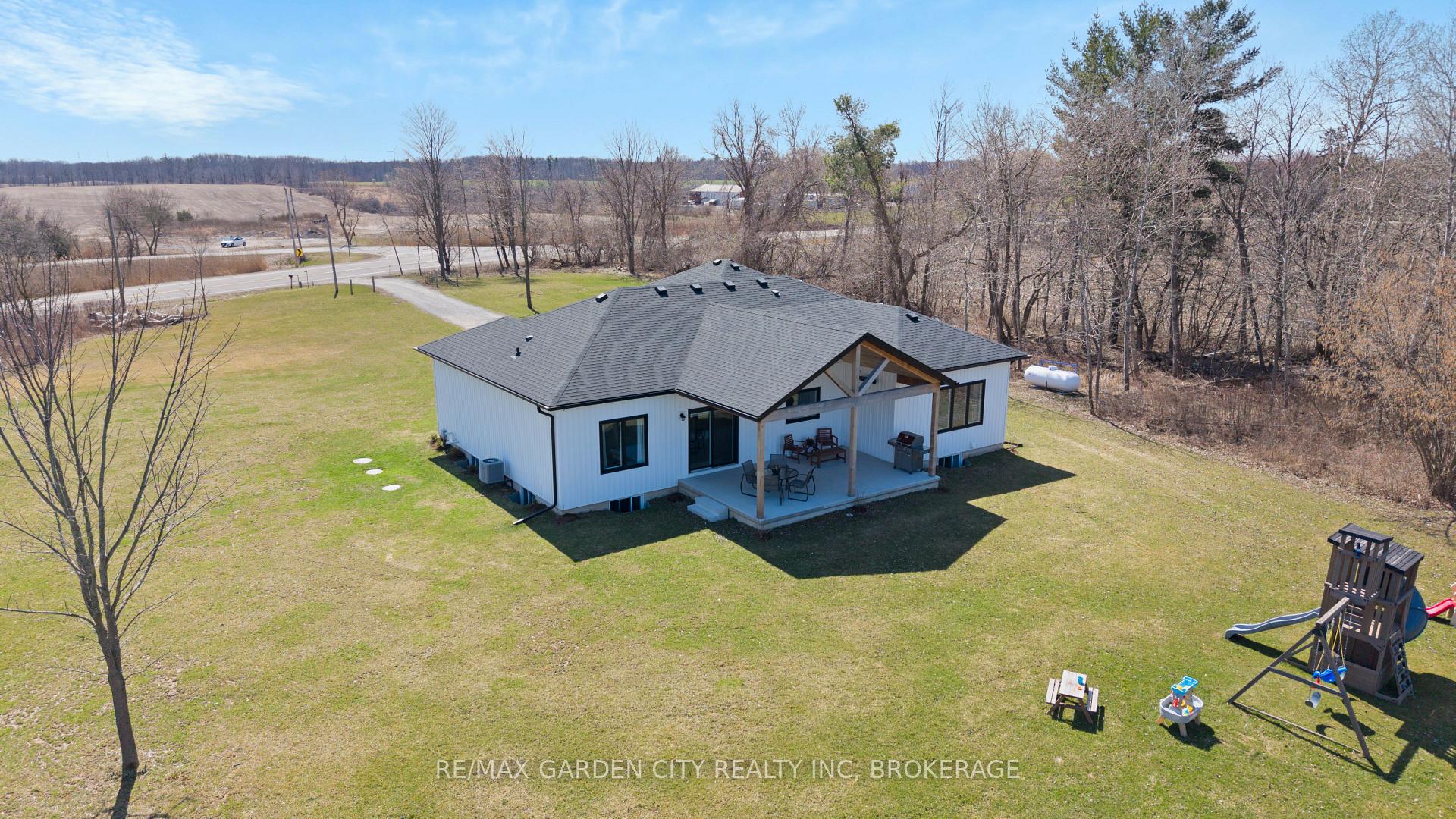 Photo 40 of 951 Twenty Road, Pelham, North Pelham — HOMEH