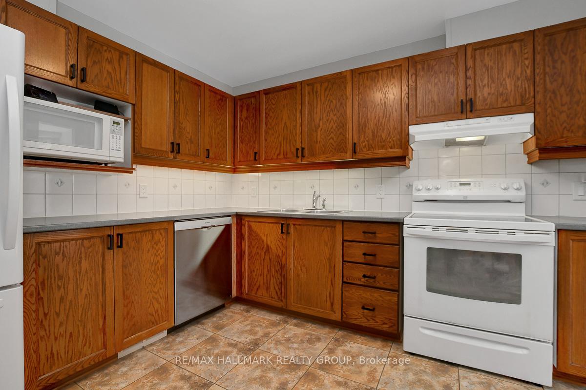 Photo 12 of 1994 Ranchwood Way, Ottawa, Chapel Hill — HOMEH
