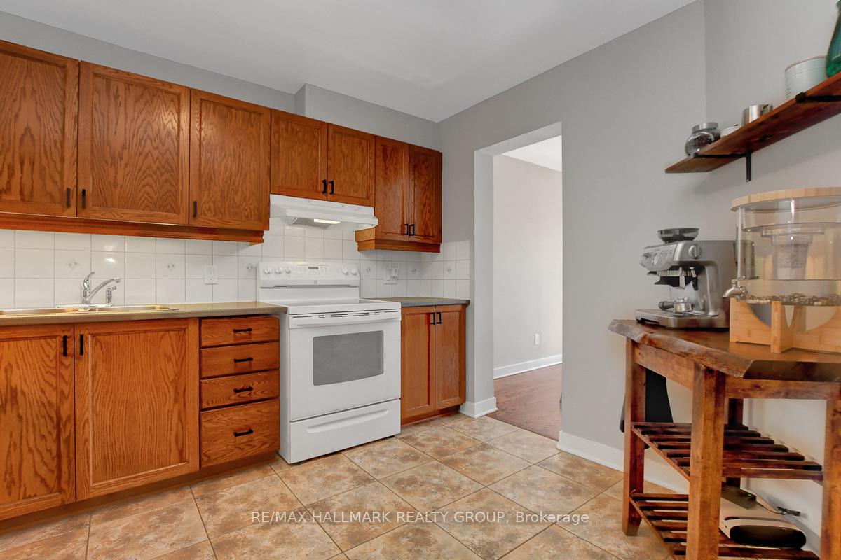 Photo 13 of 1994 Ranchwood Way, Ottawa, Chapel Hill — HOMEH