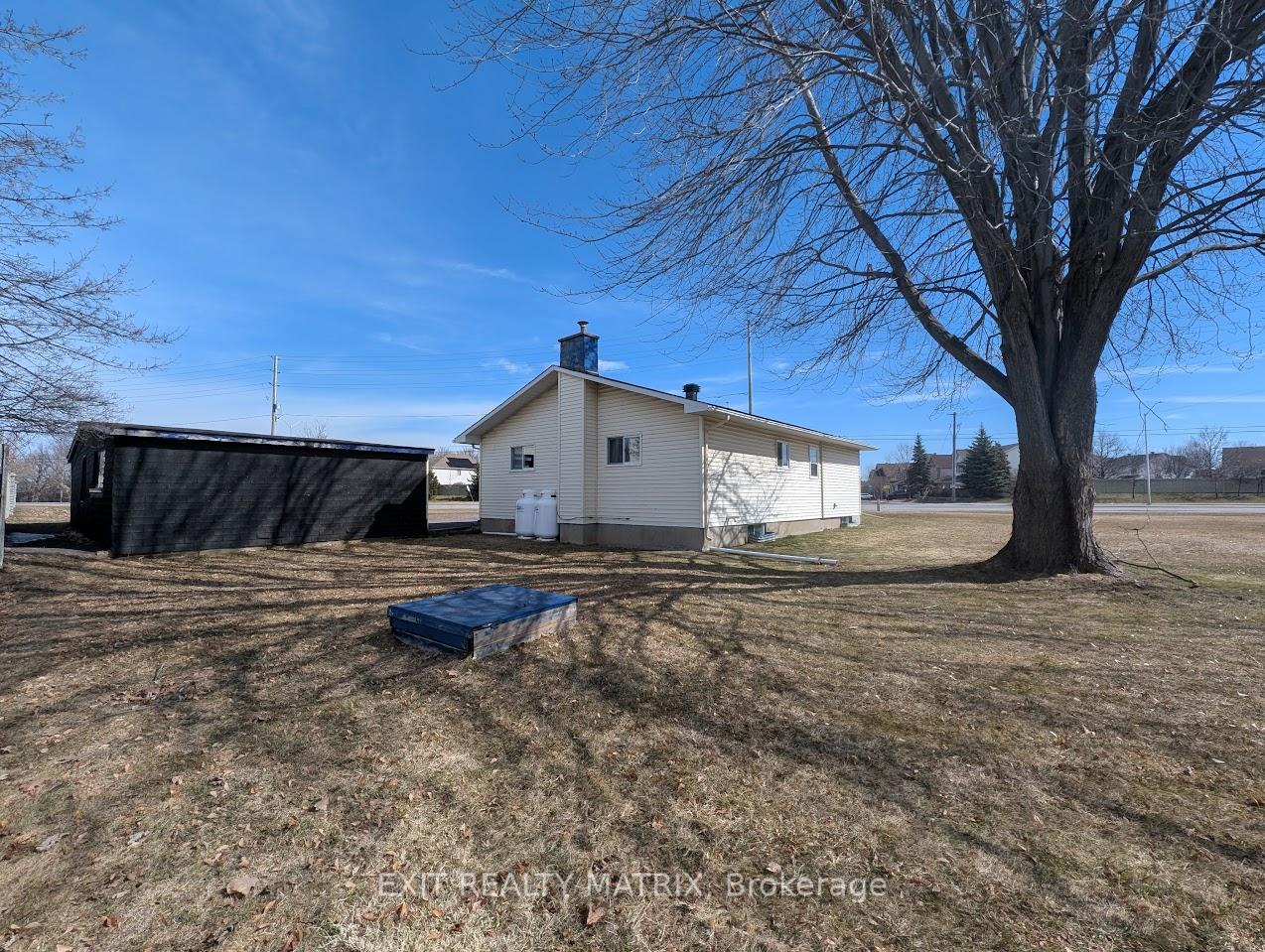 Photo 5 of 1632 Trim Road, Ottawa, Fallingbrook/Pineridge — HOMEH