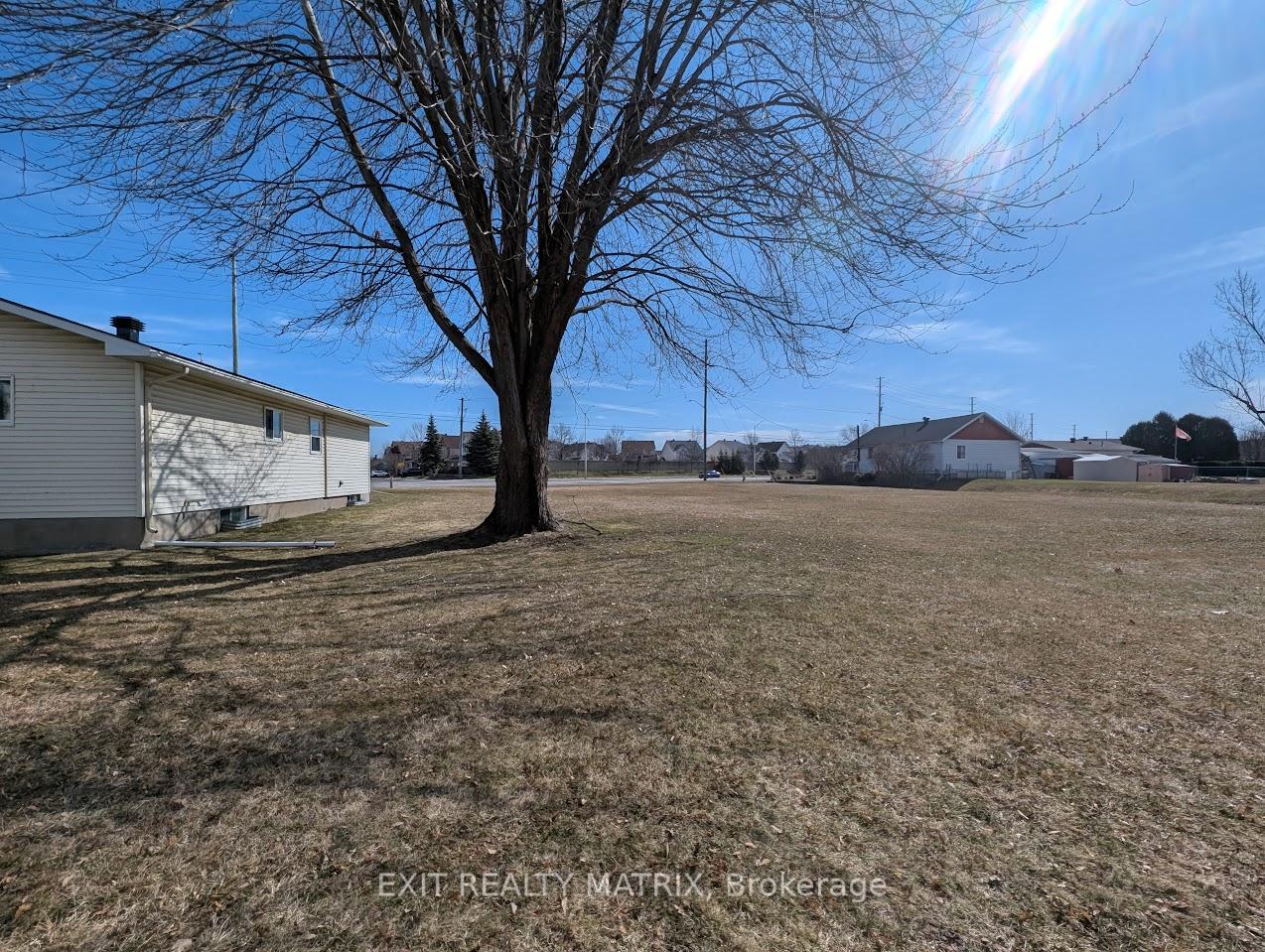 Photo 6 of 1632 Trim Road, Ottawa, Fallingbrook/Pineridge — HOMEH
