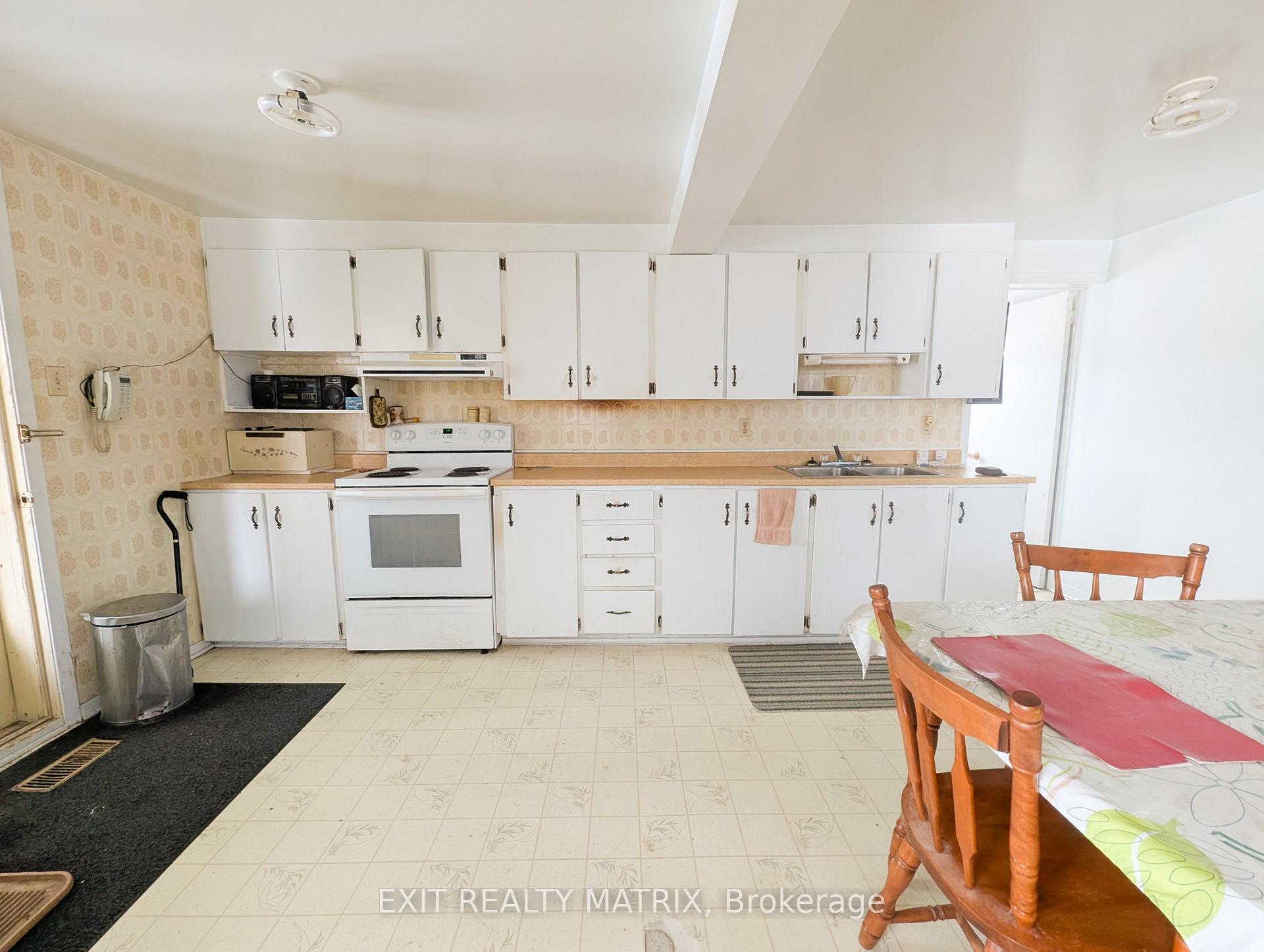 Photo 9 of 1632 Trim Road, Ottawa, Fallingbrook/Pineridge — HOMEH