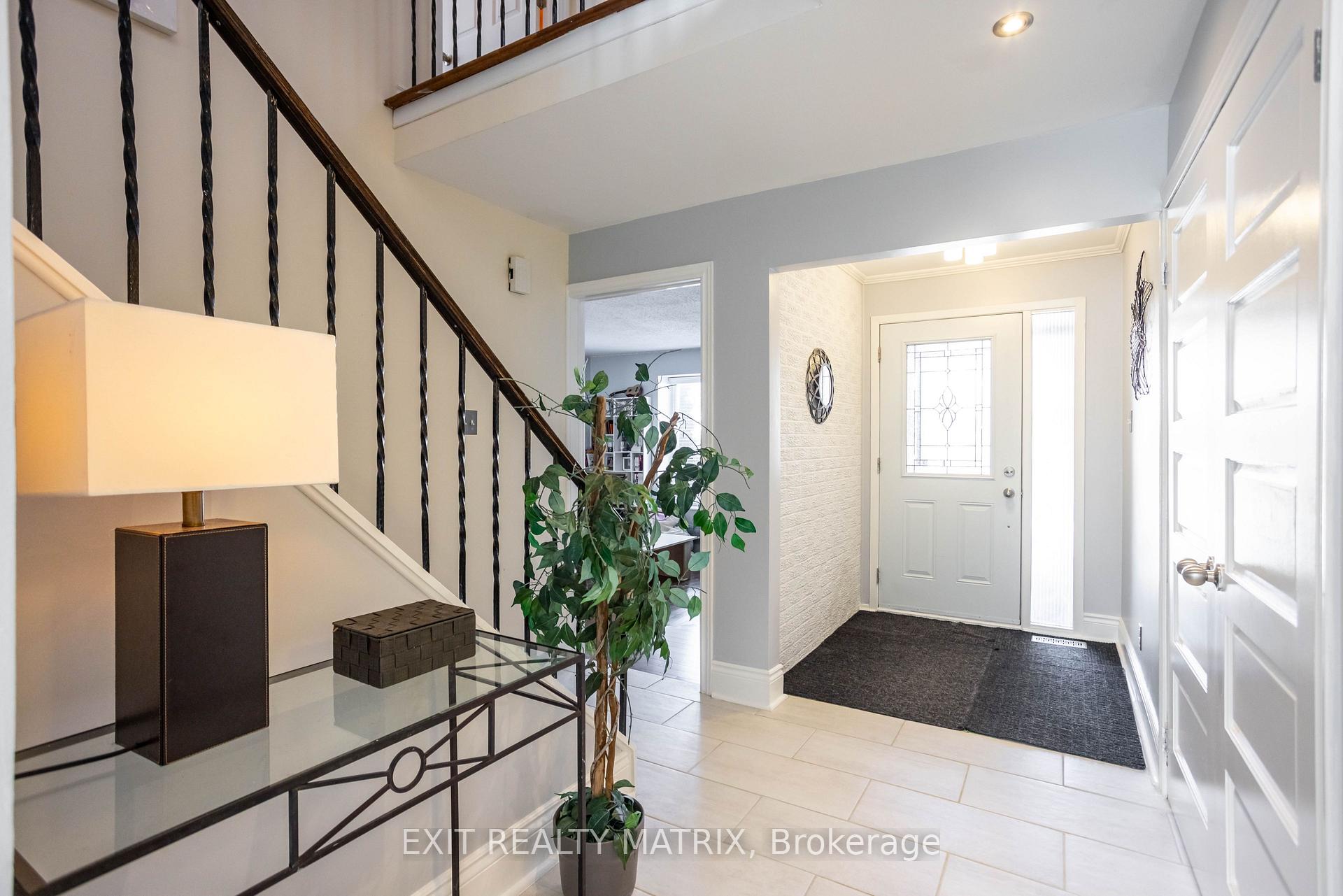 Photo 2 of 922 Chaleur Way, Ottawa, Convent Glen — HOMEH