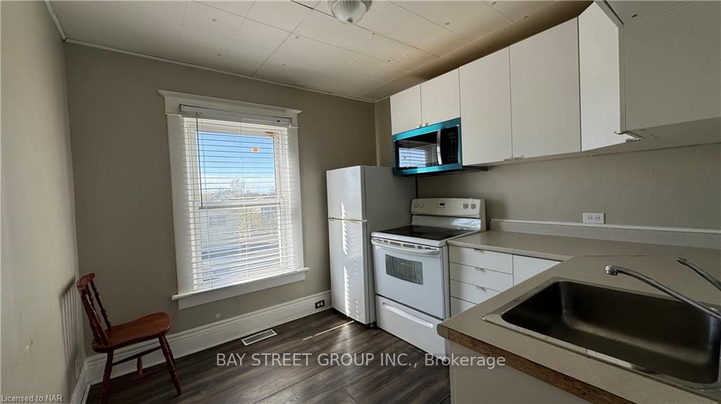 Photo 3 of Unit Upper, 6200 Main Street, Niagara Falls, Dorchester — HOMEH