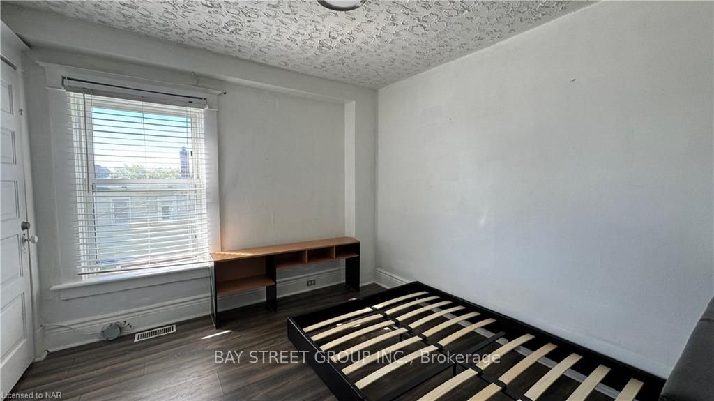 Photo 4 of Unit Upper, 6200 Main Street, Niagara Falls, Dorchester — HOMEH